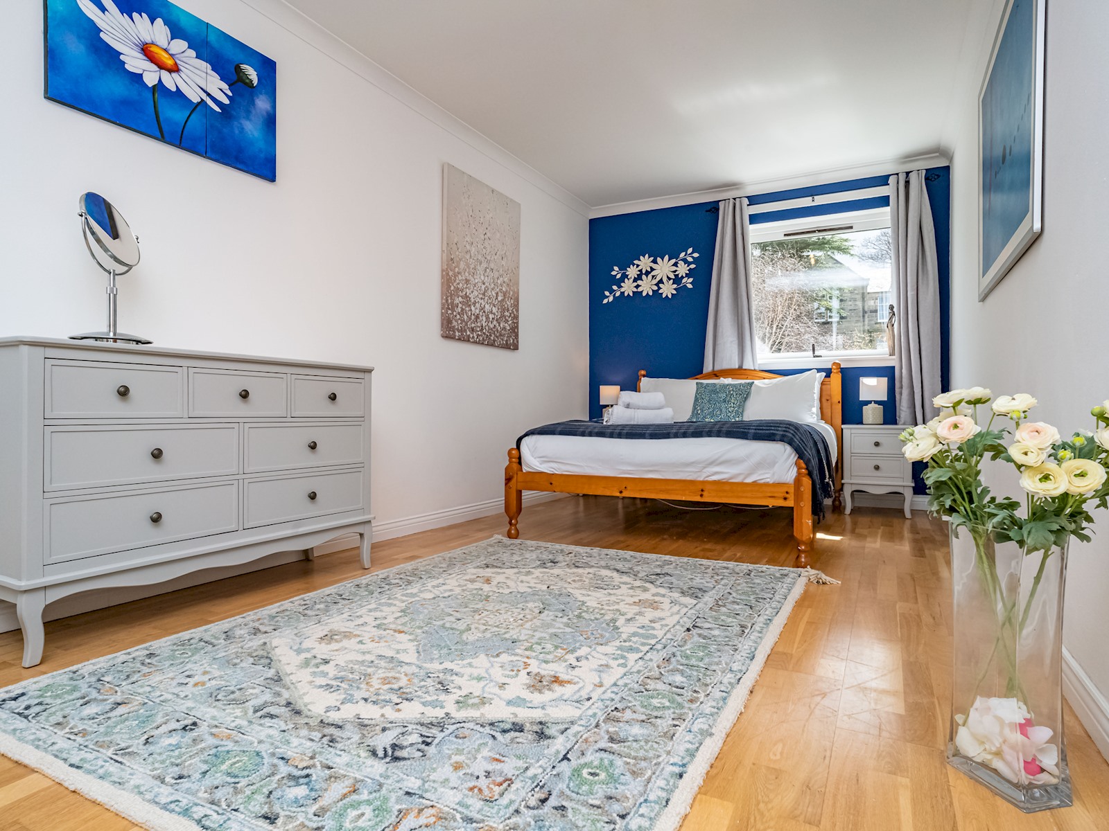 Stunning Flat with Sea View and Parking - Pass the Keys in 25/4 Starbank Road EH5 3BY - Property image 5 - VivreStays