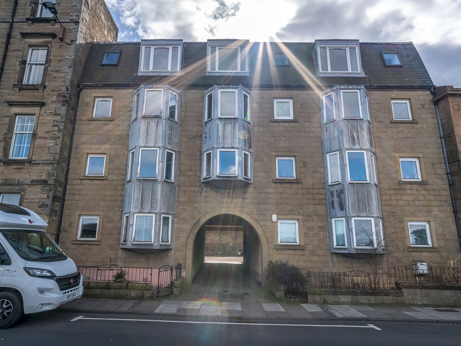 Stunning Flat with Sea View and Parking - Pass the Keys in 25/4 Starbank Road EH5 3BY - Property image 20 - VivreStays