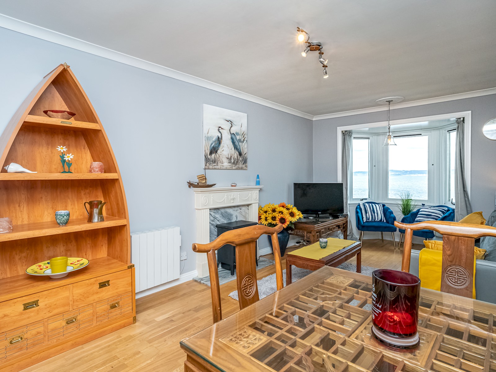 Stunning Flat with Sea View and Parking - Pass the Keys in 25/4 Starbank Road EH5 3BY - Property image 4 - VivreStays