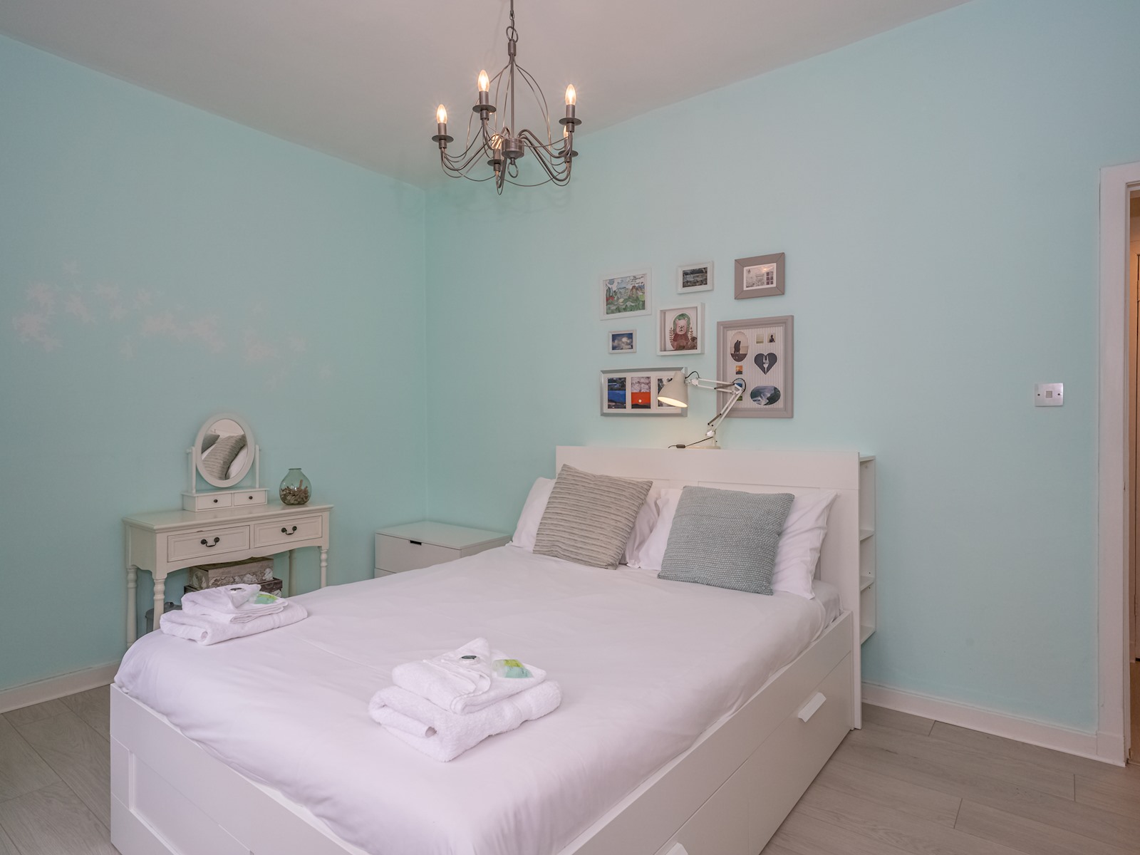 Striking 1BR Home: Near Royal Mile - Edinburgh - Pass the Keys in 15/8 Tron Sq, EH11RT EH11RT - Property image 15 - VivreStays