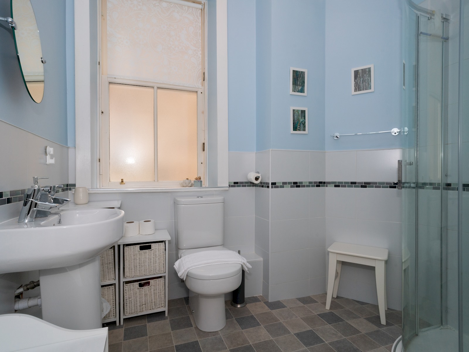 Striking 1BR Home: Near Royal Mile - Edinburgh - Pass the Keys in 15/8 Tron Sq, EH11RT EH11RT - Property image 17 - VivreStays