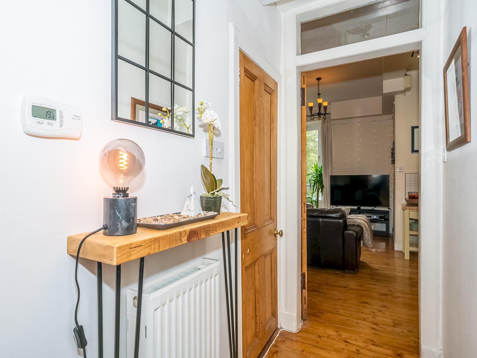 View Superb 1 Bed Flat in Traditional Victorian Building - Pass the Keys in 6 1F4 Horne Terrace Eh11 1Jj Superb 1 Bed Flat in Traditional Victorian Building - Pass the Keys in 6 1F4 Horne Terrace Eh11 1Jj - Property image 6 - VivreStays