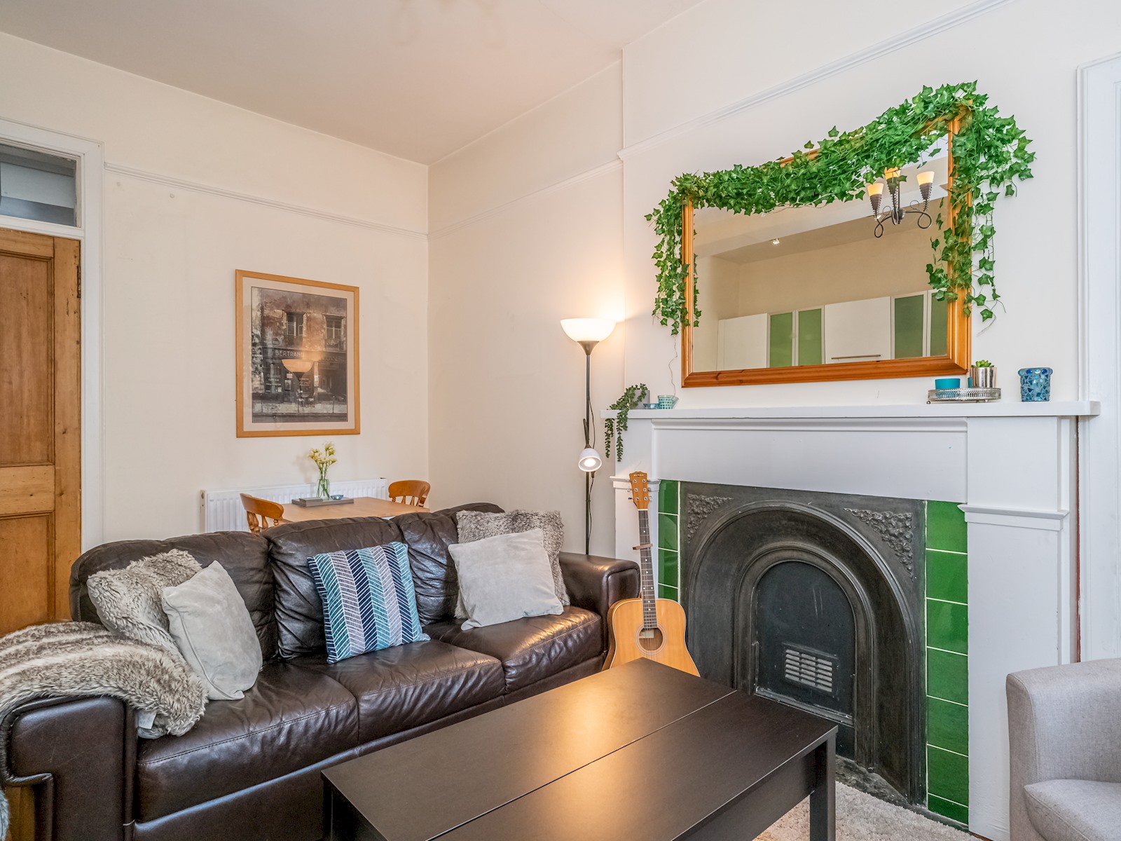View Superb 1 Bed Flat in Traditional Victorian Building - Pass the Keys in 6 1F4 Horne Terrace Eh11 1Jj Superb 1 Bed Flat in Traditional Victorian Building - Pass the Keys in 6 1F4 Horne Terrace Eh11 1Jj - Property image 2 - VivreStays