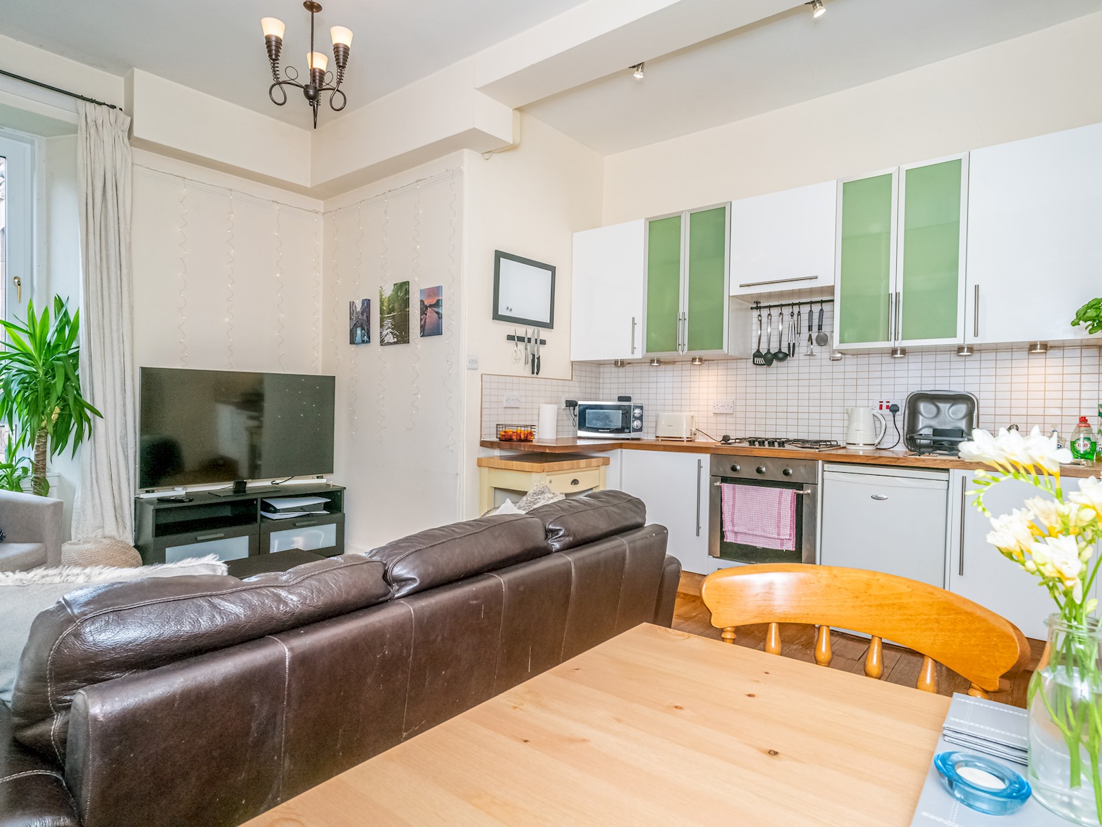 View Superb 1 Bed Flat in Traditional Victorian Building - Pass the Keys in 6 1F4 Horne Terrace Eh11 1Jj Superb 1 Bed Flat in Traditional Victorian Building - Pass the Keys in 6 1F4 Horne Terrace Eh11 1Jj - Property image 14 - VivreStays