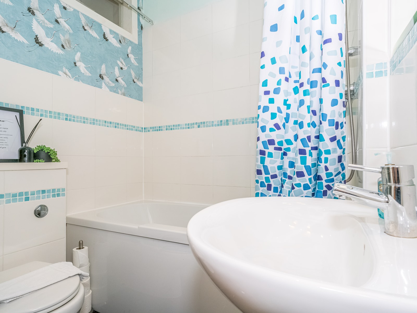 View Superb 1 Bed Flat in Traditional Victorian Building - Pass the Keys in 6 1F4 Horne Terrace Eh11 1Jj Superb 1 Bed Flat in Traditional Victorian Building - Pass the Keys in 6 1F4 Horne Terrace Eh11 1Jj - Property image 17 - VivreStays