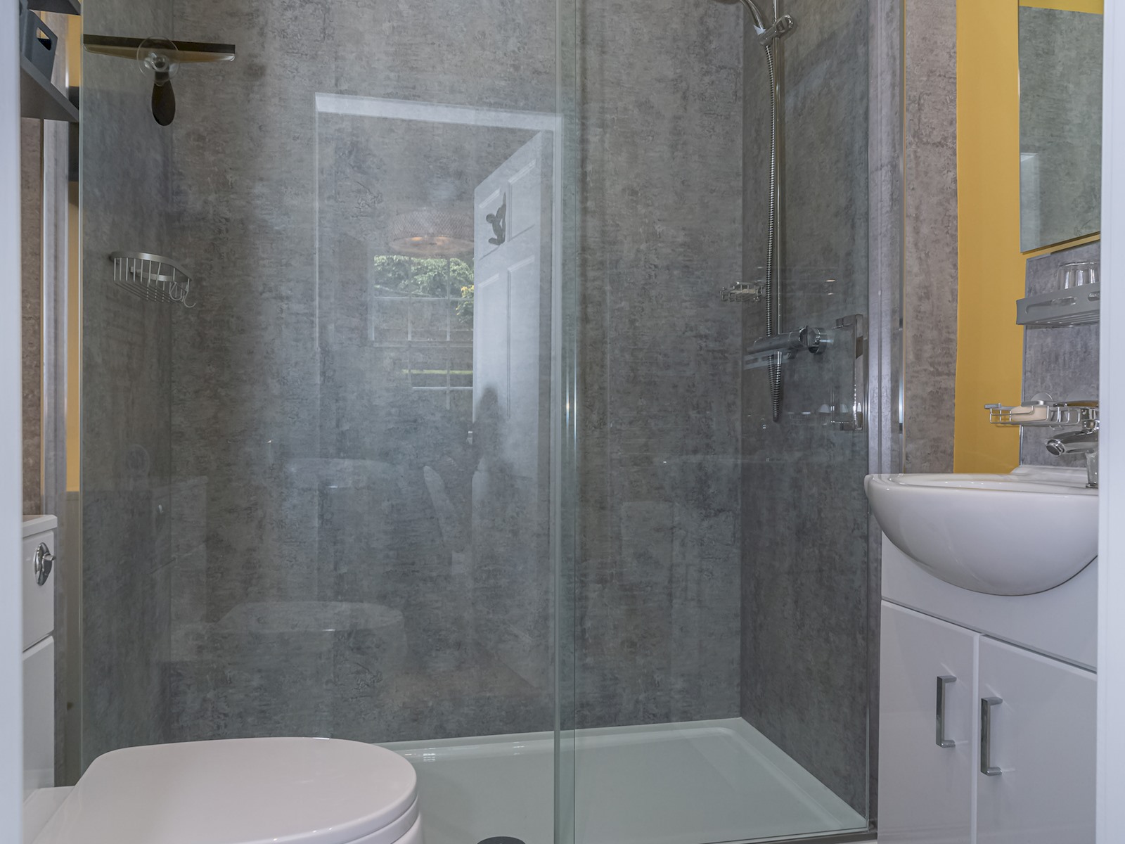 View Superb 3Beds House in Chic area of the City Centre - Pass the Keys in 25A Howe Street, Eh3 6Tf Superb 3Beds House in Chic area of the City Centre - Pass the Keys in 25A Howe Street, Eh3 6Tf - Property image 40 - VivreStays