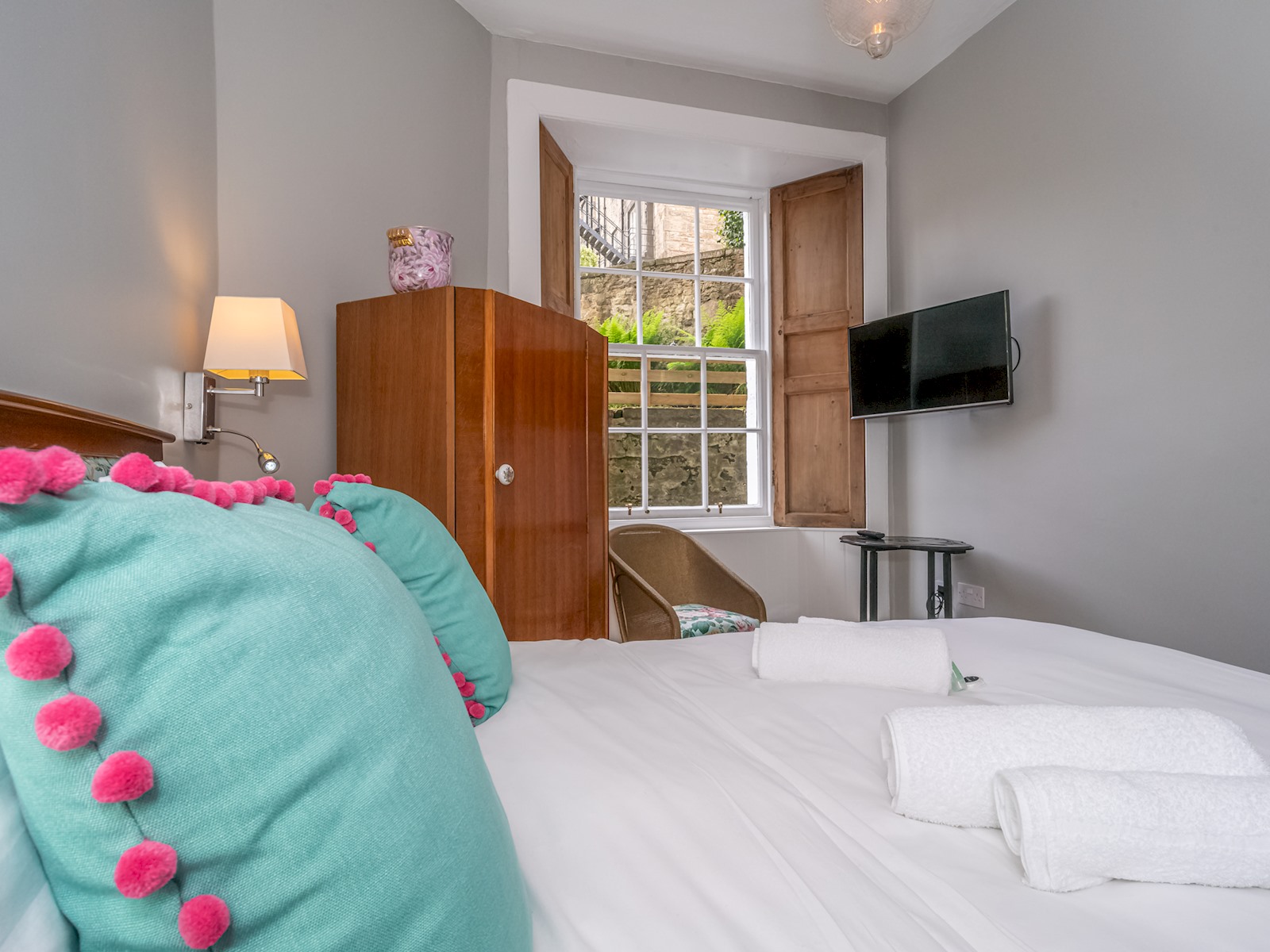 View Superb 3Beds House in Chic area of the City Centre - Pass the Keys in 25A Howe Street, Eh3 6Tf Superb 3Beds House in Chic area of the City Centre - Pass the Keys in 25A Howe Street, Eh3 6Tf - Property image 8 - VivreStays