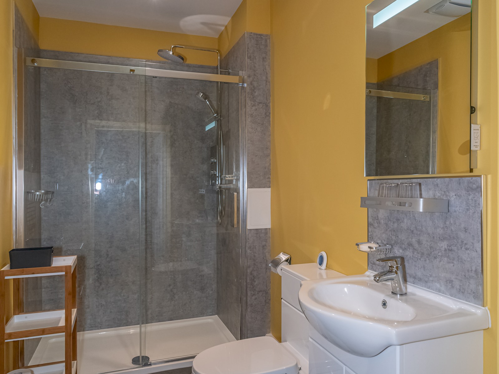 View Superb 3Beds House in Chic area of the City Centre - Pass the Keys in 25A Howe Street, Eh3 6Tf Superb 3Beds House in Chic area of the City Centre - Pass the Keys in 25A Howe Street, Eh3 6Tf - Property image 41 - VivreStays