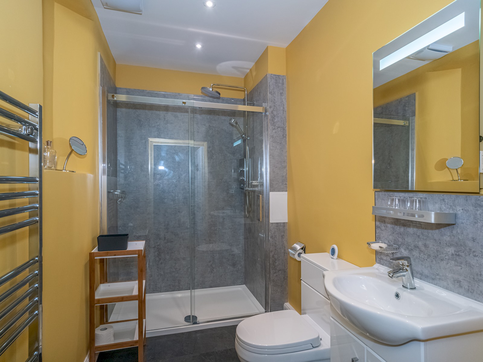 View Superb 3Beds House in Chic area of the City Centre - Pass the Keys in 25A Howe Street, Eh3 6Tf Superb 3Beds House in Chic area of the City Centre - Pass the Keys in 25A Howe Street, Eh3 6Tf - Property image 42 - VivreStays