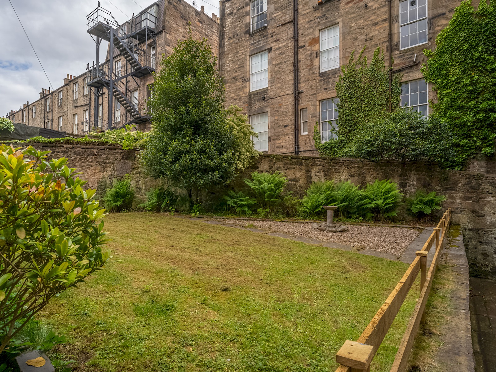 View Superb 3Beds House in Chic area of the City Centre - Pass the Keys in 25A Howe Street, Eh3 6Tf Superb 3Beds House in Chic area of the City Centre - Pass the Keys in 25A Howe Street, Eh3 6Tf - Property image 19 - VivreStays