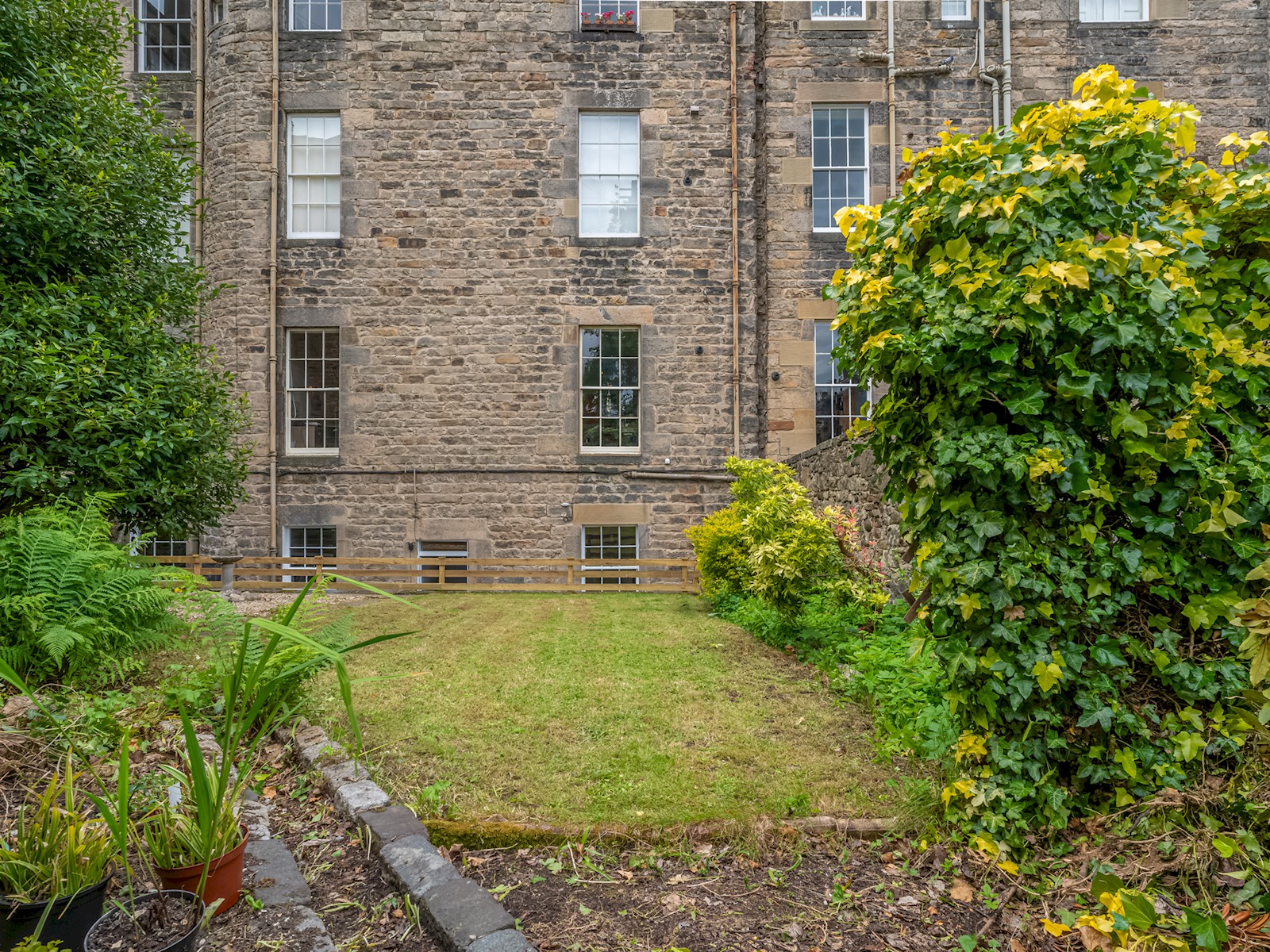 View Superb 3Beds House in Chic area of the City Centre - Pass the Keys in 25A Howe Street, Eh3 6Tf Superb 3Beds House in Chic area of the City Centre - Pass the Keys in 25A Howe Street, Eh3 6Tf - Property image 20 - VivreStays