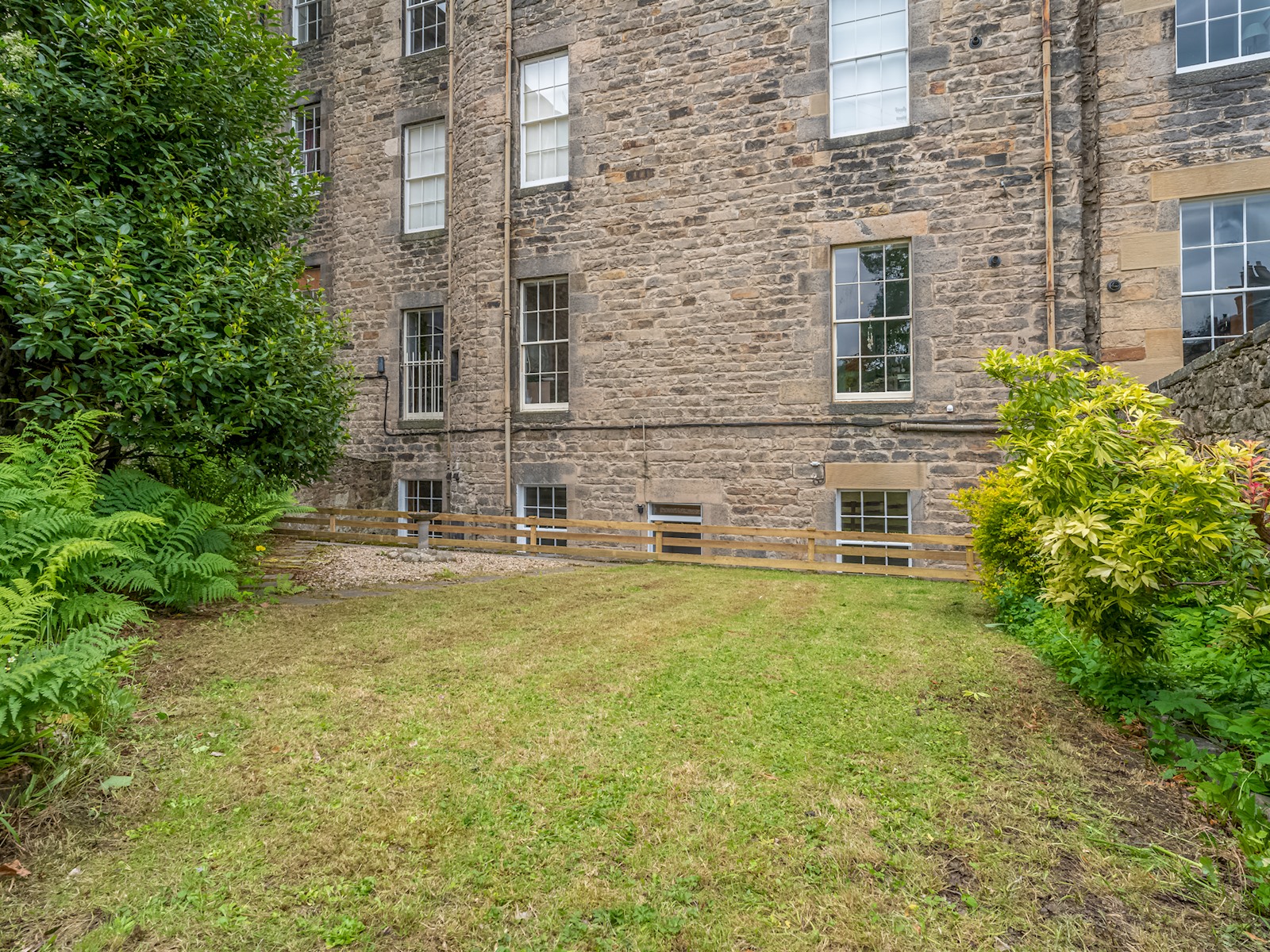 View Superb 3Beds House in Chic area of the City Centre - Pass the Keys in 25A Howe Street, Eh3 6Tf Superb 3Beds House in Chic area of the City Centre - Pass the Keys in 25A Howe Street, Eh3 6Tf - Property image 43 - VivreStays