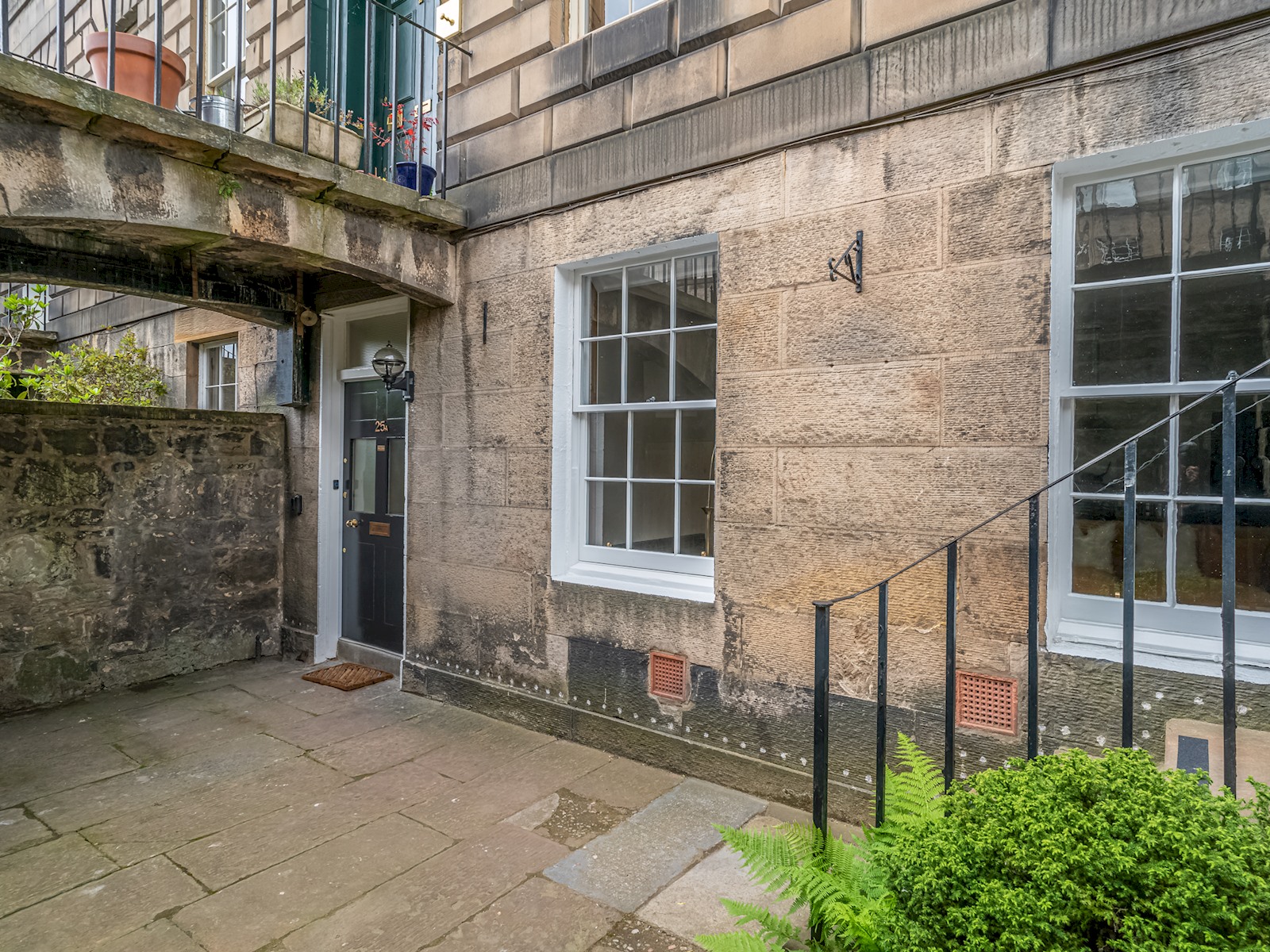 View Superb 3Beds House in Chic area of the City Centre - Pass the Keys in 25A Howe Street, Eh3 6Tf Superb 3Beds House in Chic area of the City Centre - Pass the Keys in 25A Howe Street, Eh3 6Tf - Property image 21 - VivreStays
