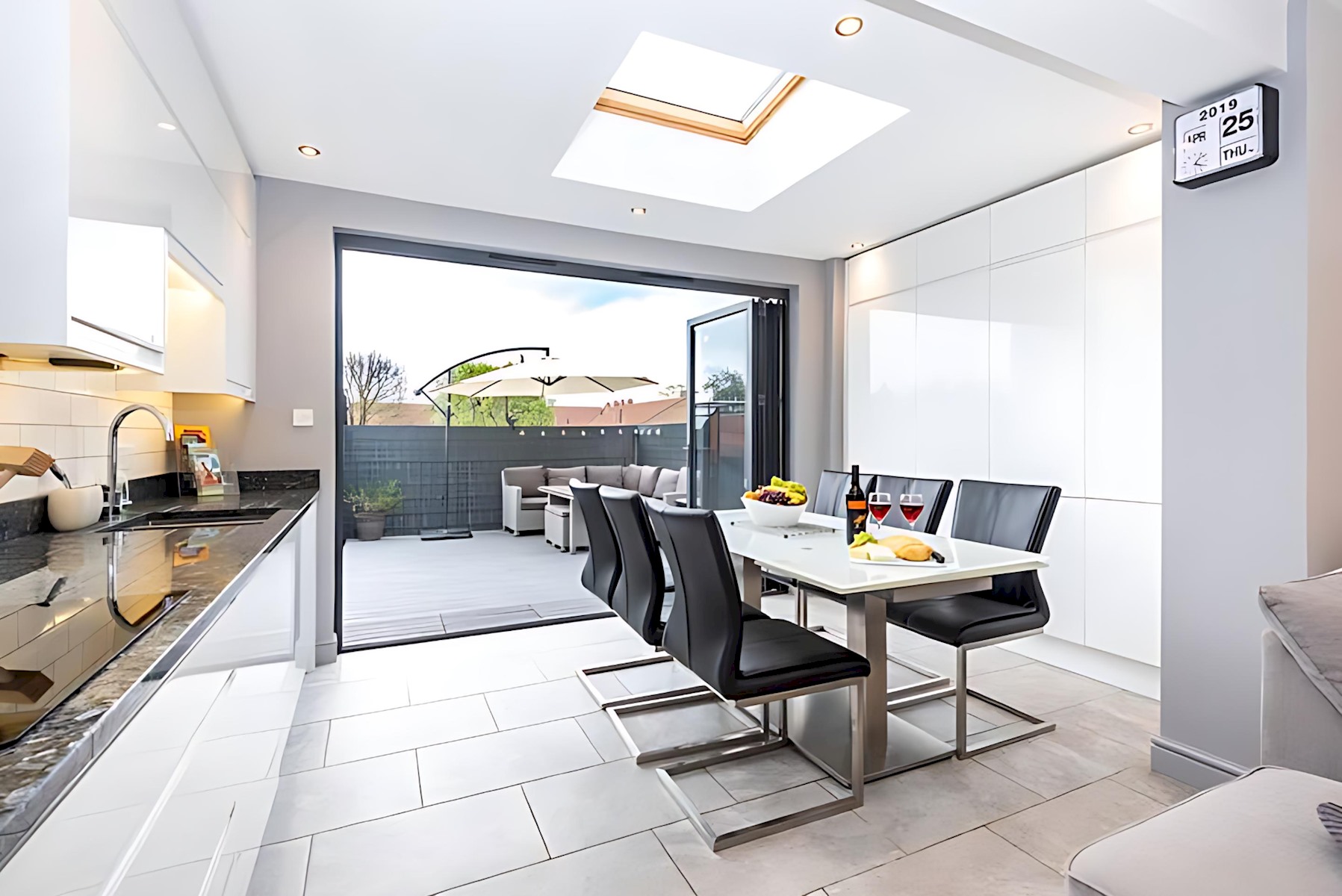 Modern Minimalist 3-Bed Duplex Apartment in York - Pass The Keys in Pear Tree Apartment, 65 East Parade, York YO31 7YB YO31 7YB - Property image 5 - VivreStays