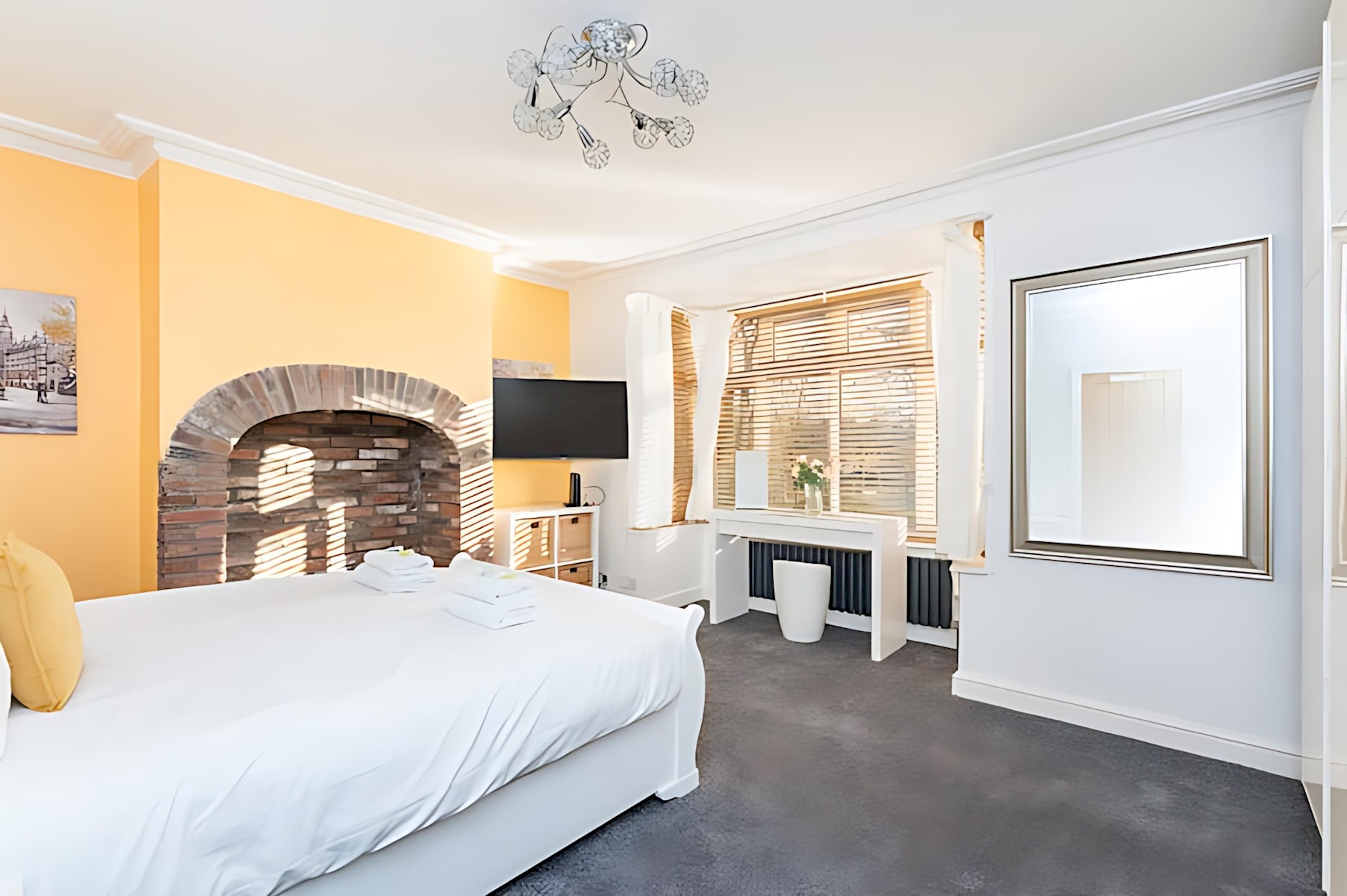 Modern Minimalist 3-Bed Duplex Apartment in York - Pass The Keys in Pear Tree Apartment, 65 East Parade, York YO31 7YB YO31 7YB - Property image 10 - VivreStays