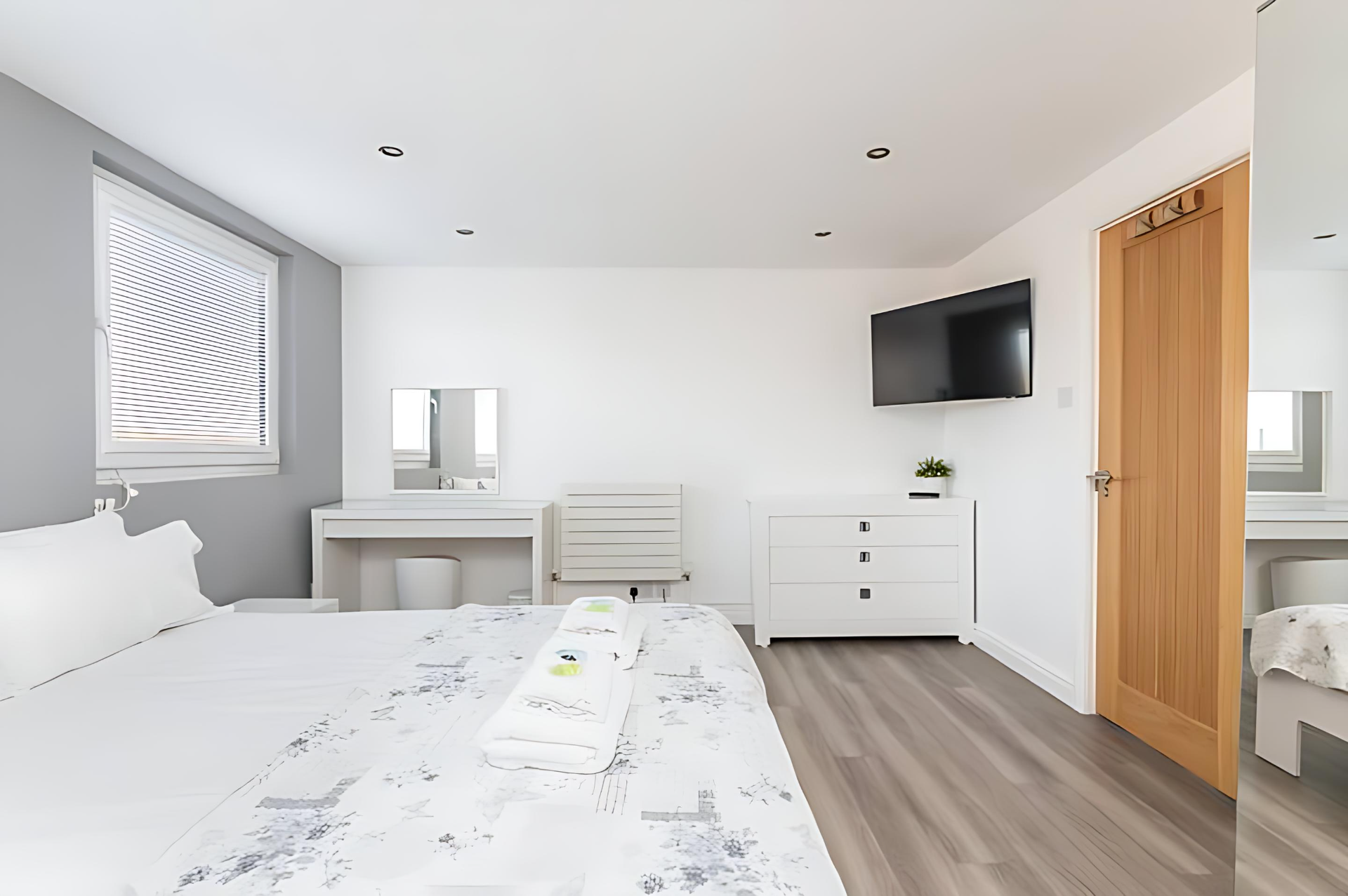 Modern Minimalist 3-Bed Duplex Apartment in York - Pass The Keys in Pear Tree Apartment, 65 East Parade, York YO31 7YB YO31 7YB - Property image 11 - VivreStays