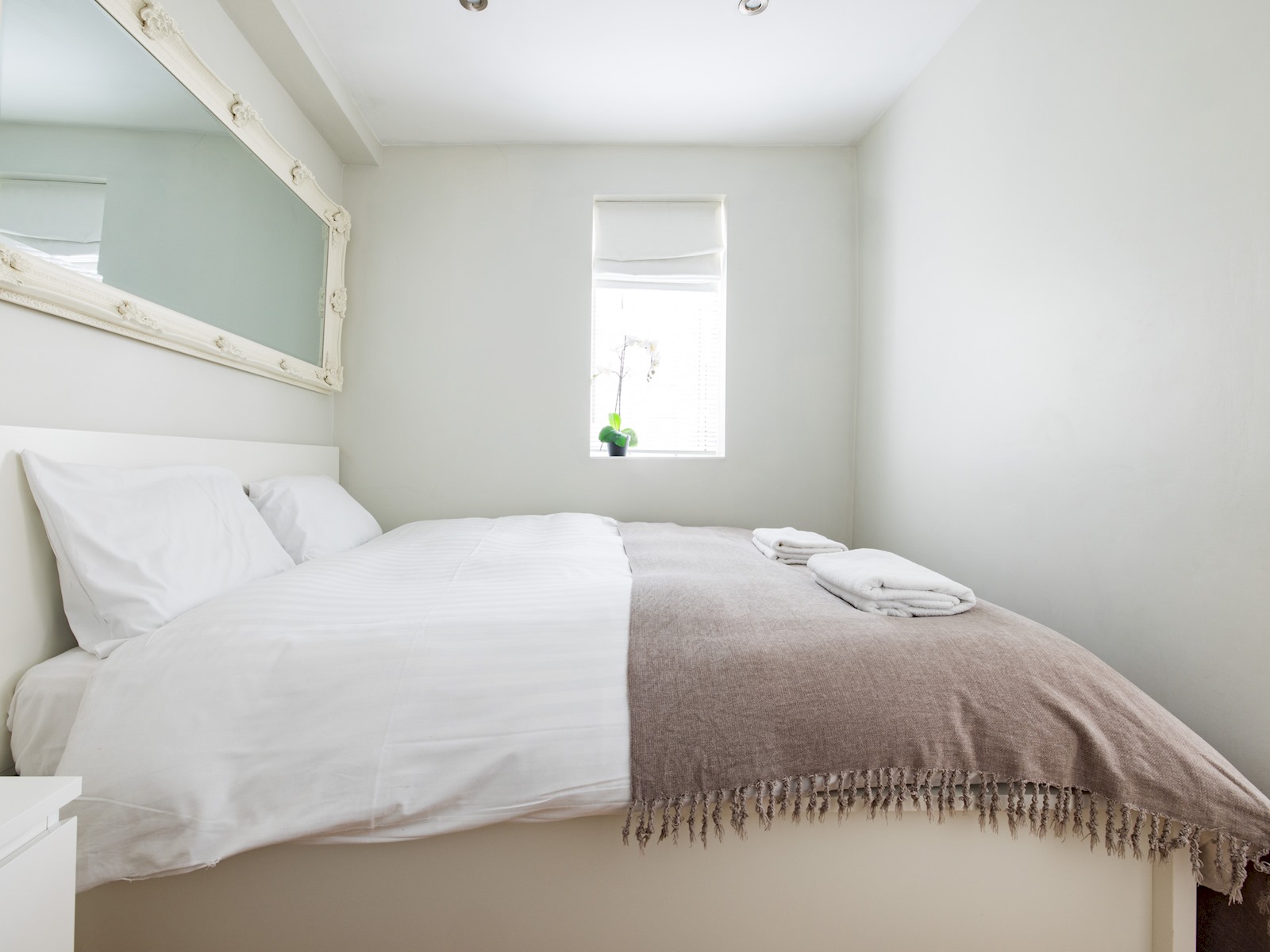 View Chic Apartment, Steps away from King's Rd Chelsea - Pass the Keys in 45D Gunter Grove, SW10 0 UJ, London SW10 0 UJ Chic Apartment, Steps away from King's Rd Chelsea - Pass the Keys in 45D Gunter Grove, SW10 0 UJ, London SW10 0 UJ - Property image 8 - VivreStays