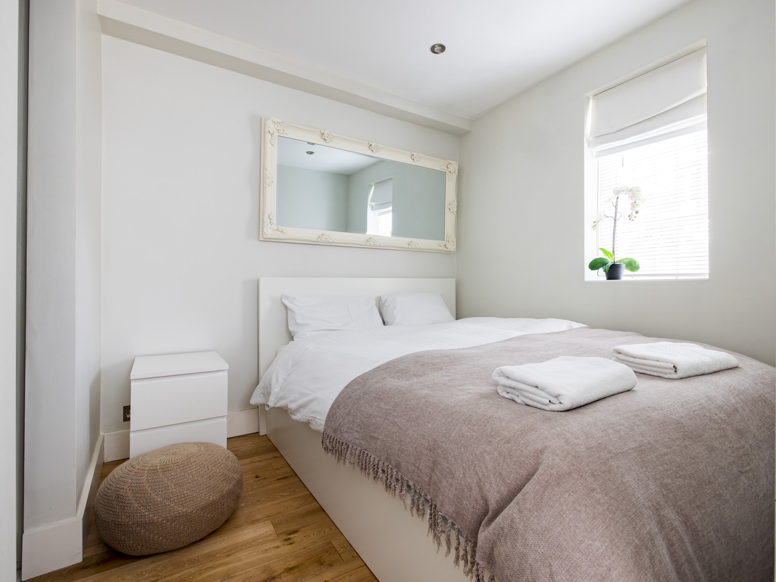 Chic Apartment, Steps away from King's Rd Chelsea - Pass the Keys serviced apartment - London - VivreStays