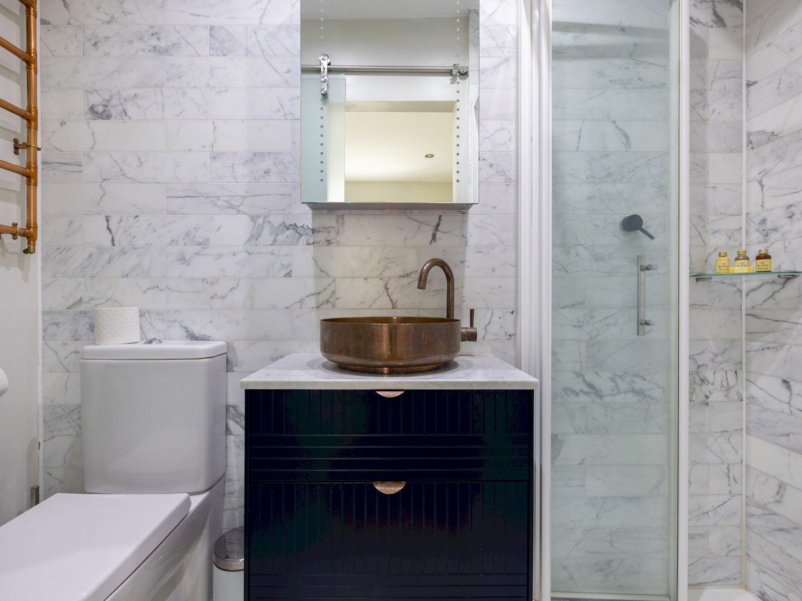 View Chic Apartment, Steps away from King's Rd Chelsea - Pass the Keys in 45D Gunter Grove, SW10 0 UJ, London SW10 0 UJ Chic Apartment, Steps away from King's Rd Chelsea - Pass the Keys in 45D Gunter Grove, SW10 0 UJ, London SW10 0 UJ - Property image 23 - VivreStays