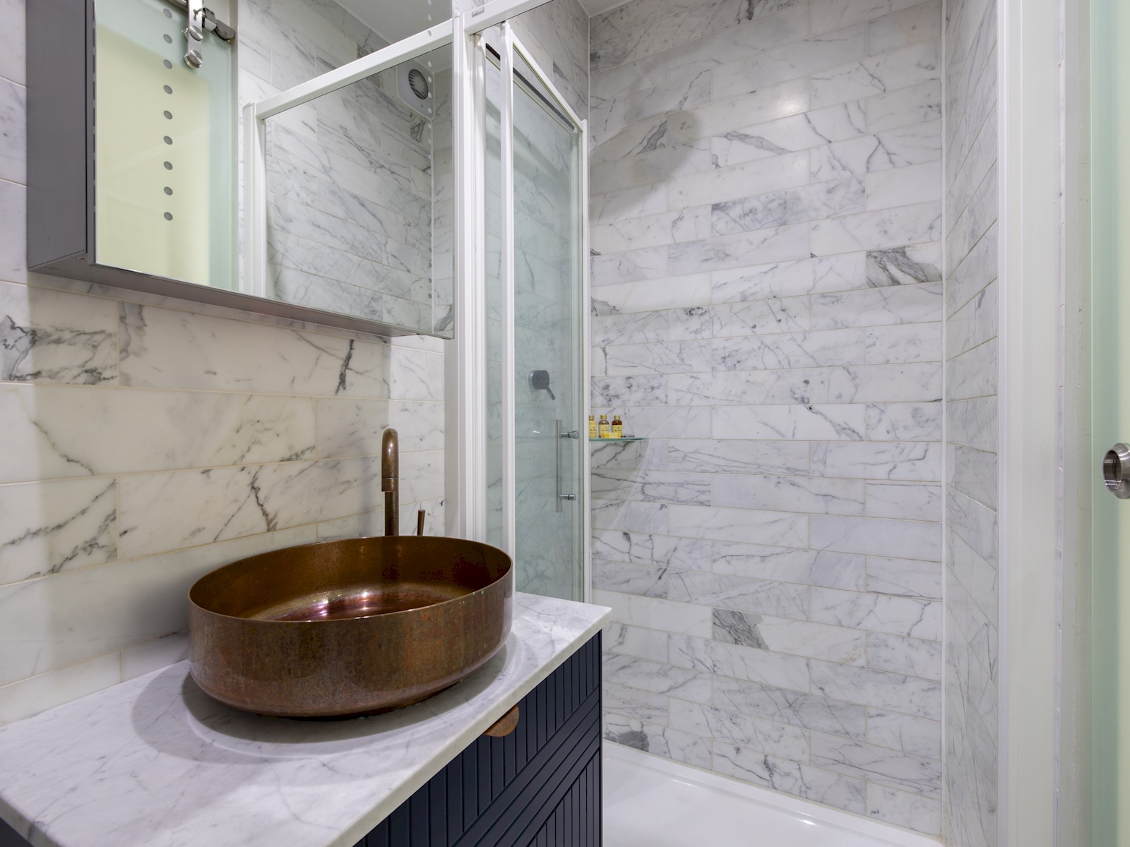 View Chic Apartment, Steps away from King's Rd Chelsea - Pass the Keys in 45D Gunter Grove, SW10 0 UJ, London SW10 0 UJ Chic Apartment, Steps away from King's Rd Chelsea - Pass the Keys in 45D Gunter Grove, SW10 0 UJ, London SW10 0 UJ - Property image 21 - VivreStays