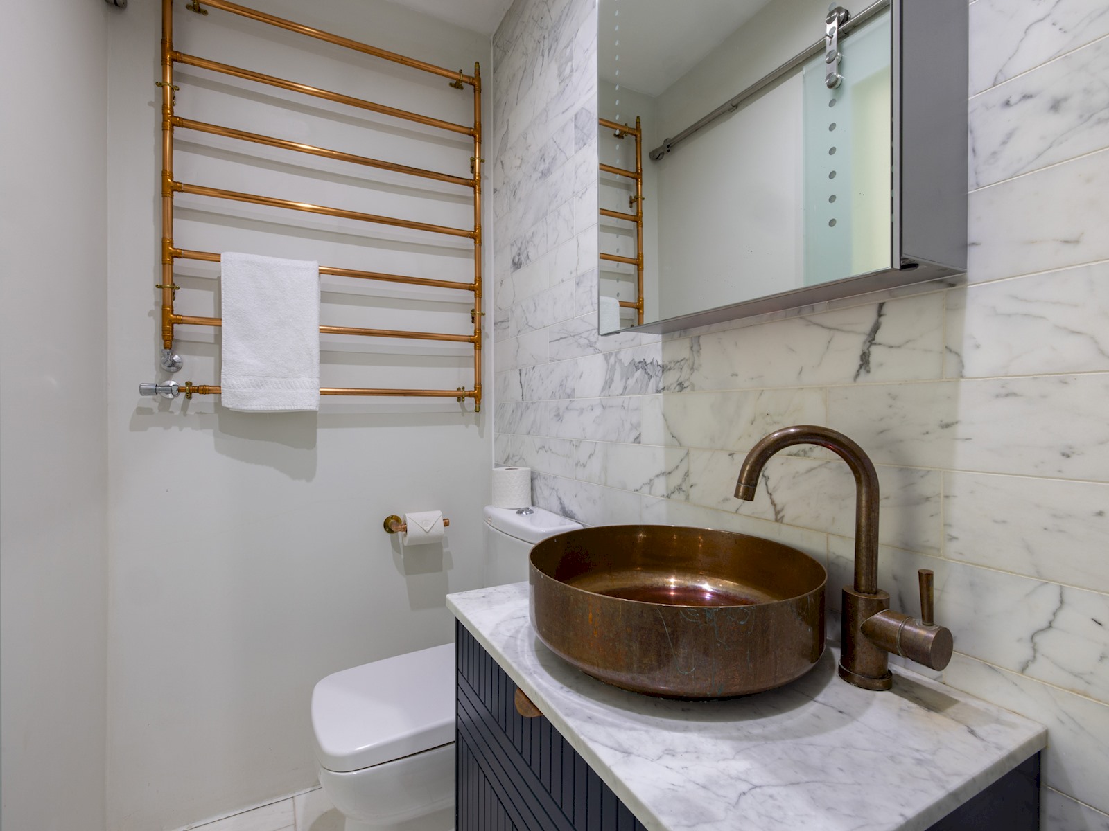 View Chic Apartment, Steps away from King's Rd Chelsea - Pass the Keys in 45D Gunter Grove, SW10 0 UJ, London SW10 0 UJ Chic Apartment, Steps away from King's Rd Chelsea - Pass the Keys in 45D Gunter Grove, SW10 0 UJ, London SW10 0 UJ - Property image 22 - VivreStays