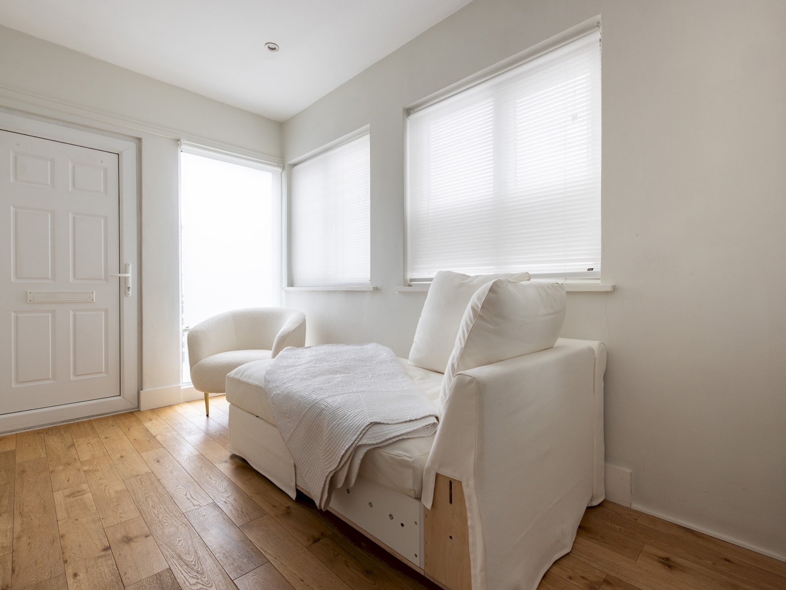 View Chic Apartment, Steps away from King's Rd Chelsea - Pass the Keys in 45D Gunter Grove, SW10 0 UJ, London SW10 0 UJ Chic Apartment, Steps away from King's Rd Chelsea - Pass the Keys in 45D Gunter Grove, SW10 0 UJ, London SW10 0 UJ - Property image 14 - VivreStays