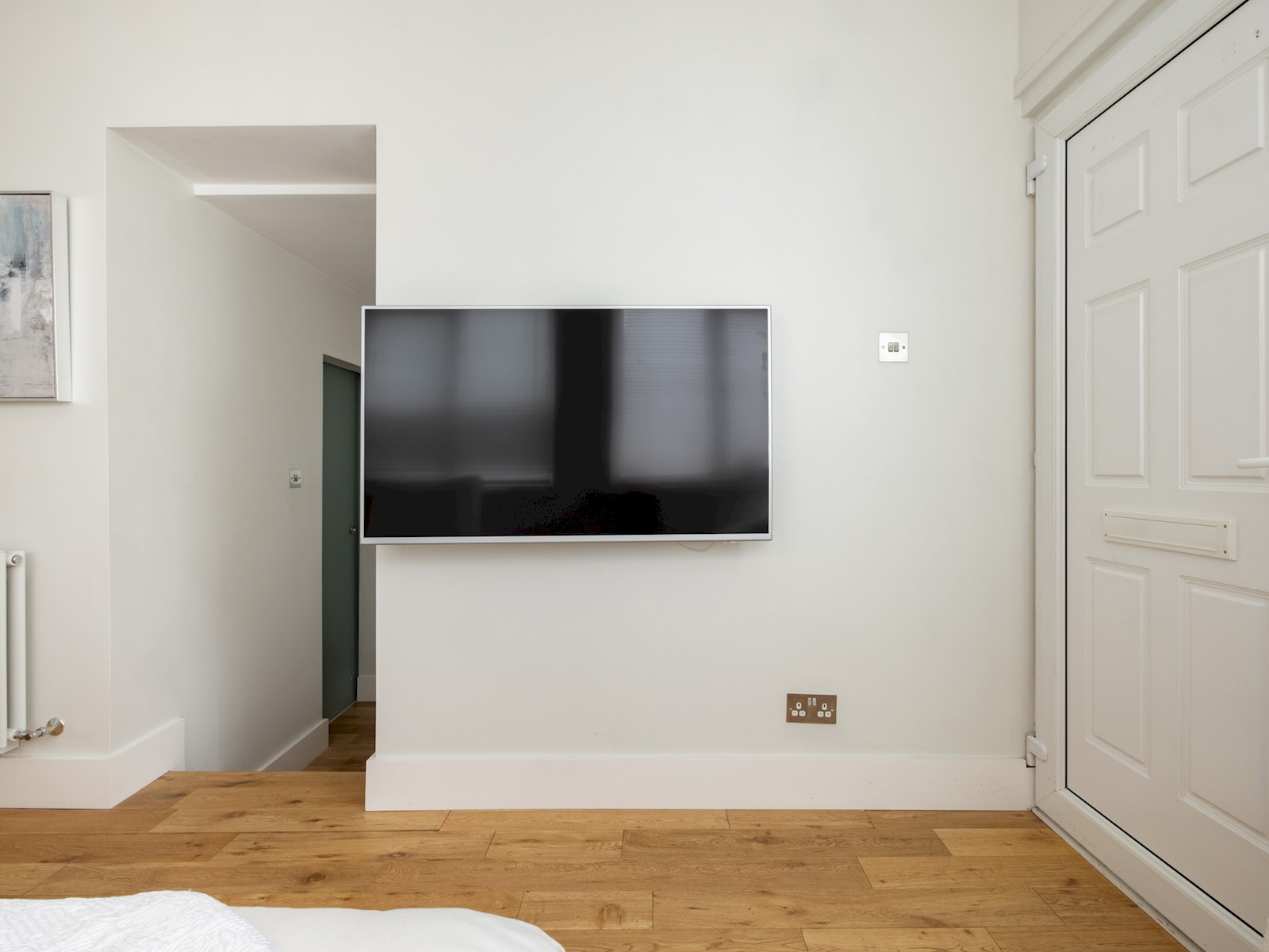 View Chic Apartment, Steps away from King's Rd Chelsea - Pass the Keys in 45D Gunter Grove, SW10 0 UJ, London SW10 0 UJ Chic Apartment, Steps away from King's Rd Chelsea - Pass the Keys in 45D Gunter Grove, SW10 0 UJ, London SW10 0 UJ - Property image 10 - VivreStays