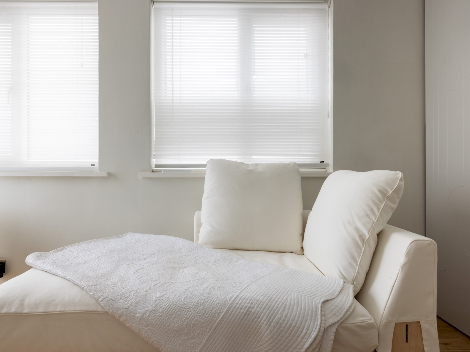 View Chic Apartment, Steps away from King's Rd Chelsea - Pass the Keys in 45D Gunter Grove, SW10 0 UJ, London SW10 0 UJ Chic Apartment, Steps away from King's Rd Chelsea - Pass the Keys in 45D Gunter Grove, SW10 0 UJ, London SW10 0 UJ - Property image 15 - VivreStays