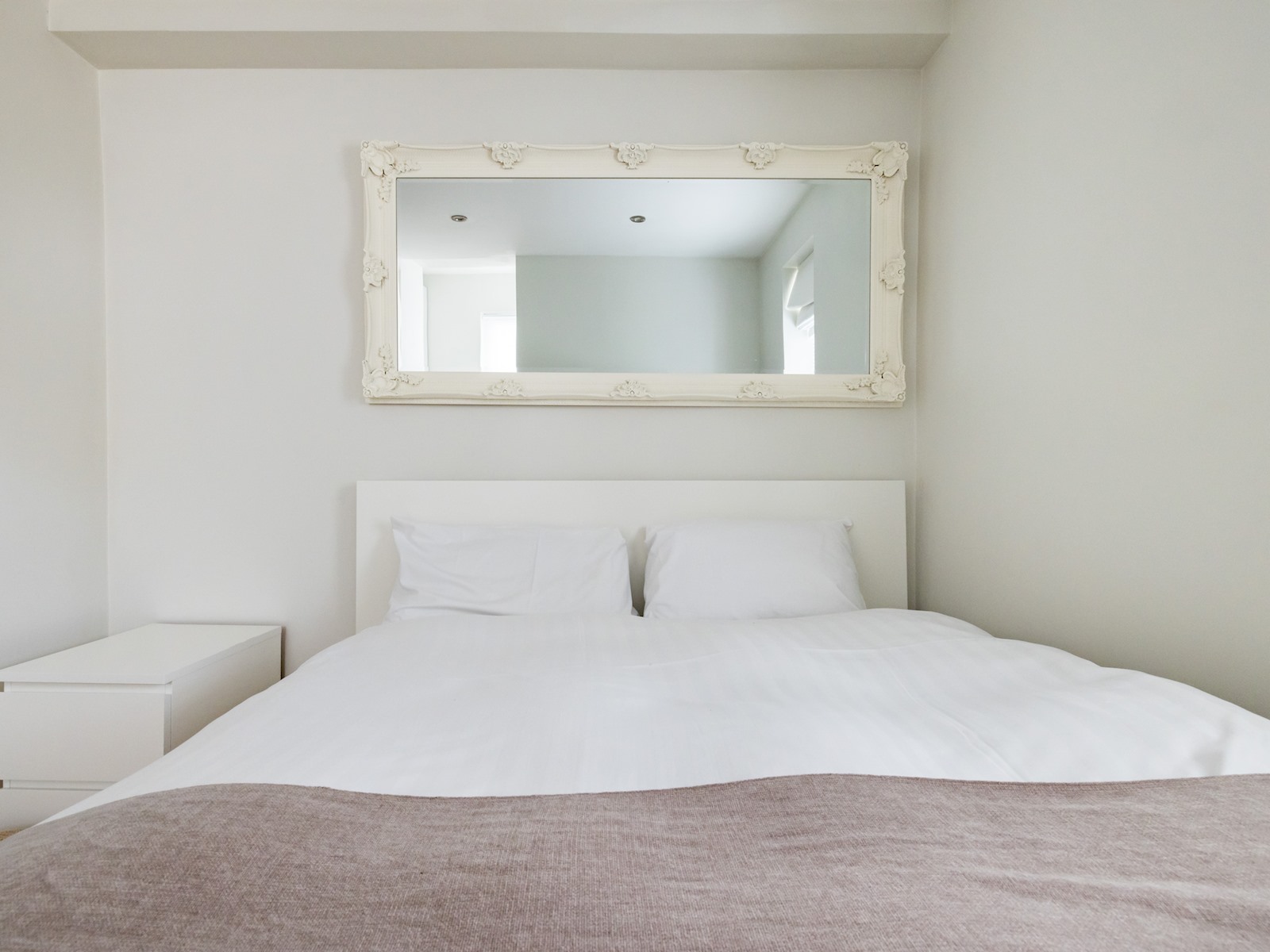 View Chic Apartment, Steps away from King's Rd Chelsea - Pass the Keys in 45D Gunter Grove, SW10 0 UJ, London SW10 0 UJ Chic Apartment, Steps away from King's Rd Chelsea - Pass the Keys in 45D Gunter Grove, SW10 0 UJ, London SW10 0 UJ - Property image 11 - VivreStays