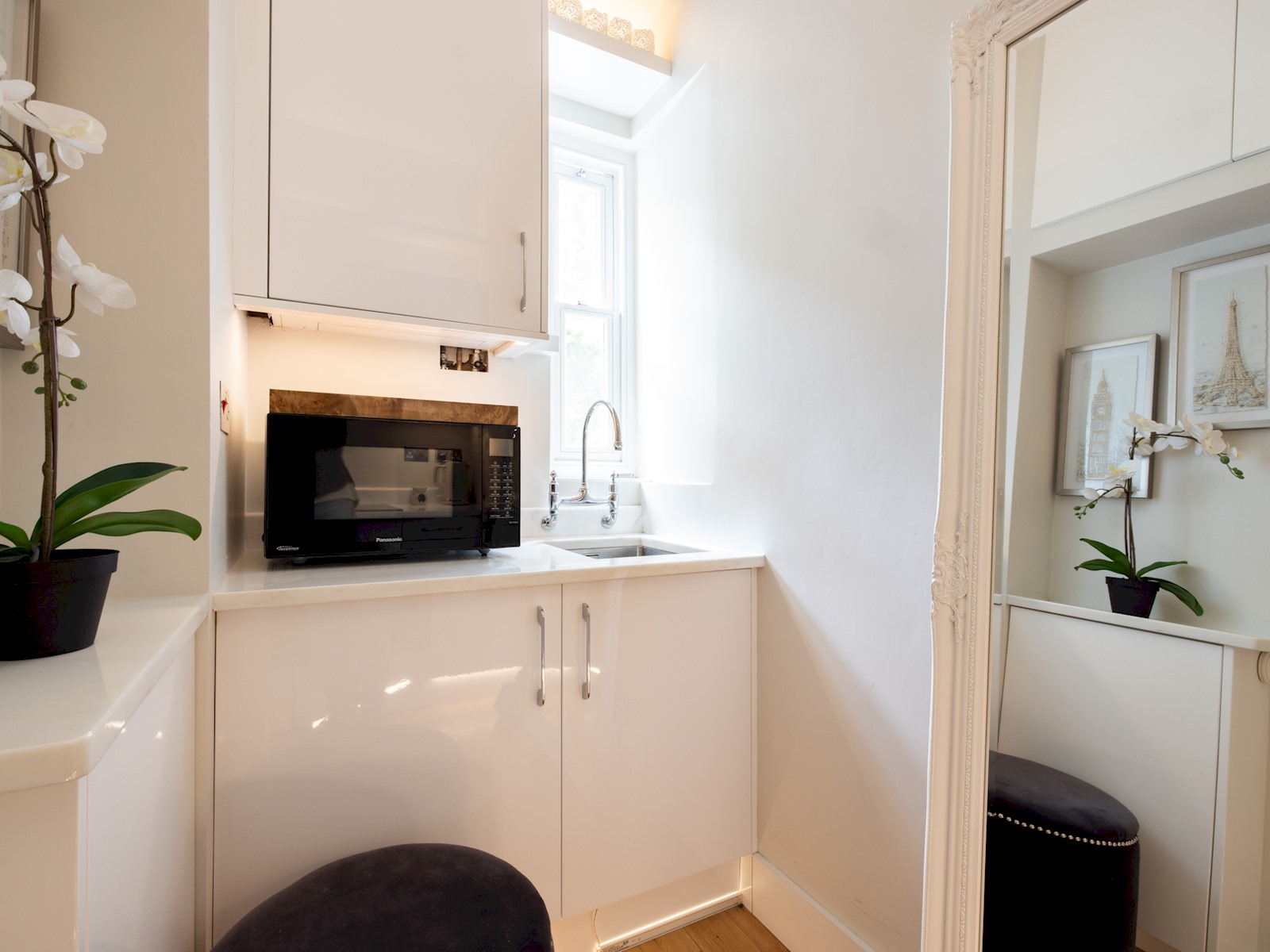 View Chic Apartment, Steps away from King's Rd Chelsea - Pass the Keys in 45D Gunter Grove, SW10 0 UJ, London SW10 0 UJ Chic Apartment, Steps away from King's Rd Chelsea - Pass the Keys in 45D Gunter Grove, SW10 0 UJ, London SW10 0 UJ - Property image 9 - VivreStays