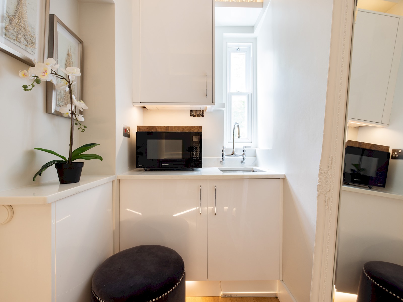 View Chic Apartment, Steps away from King's Rd Chelsea - Pass the Keys in 45D Gunter Grove, SW10 0 UJ, London SW10 0 UJ Chic Apartment, Steps away from King's Rd Chelsea - Pass the Keys in 45D Gunter Grove, SW10 0 UJ, London SW10 0 UJ - Property image 16 - VivreStays
