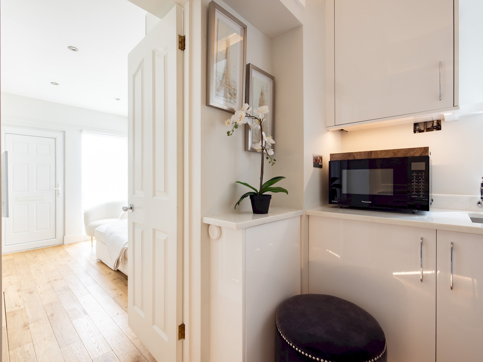 View Chic Apartment, Steps away from King's Rd Chelsea - Pass the Keys in 45D Gunter Grove, SW10 0 UJ, London SW10 0 UJ Chic Apartment, Steps away from King's Rd Chelsea - Pass the Keys in 45D Gunter Grove, SW10 0 UJ, London SW10 0 UJ - Property image 17 - VivreStays