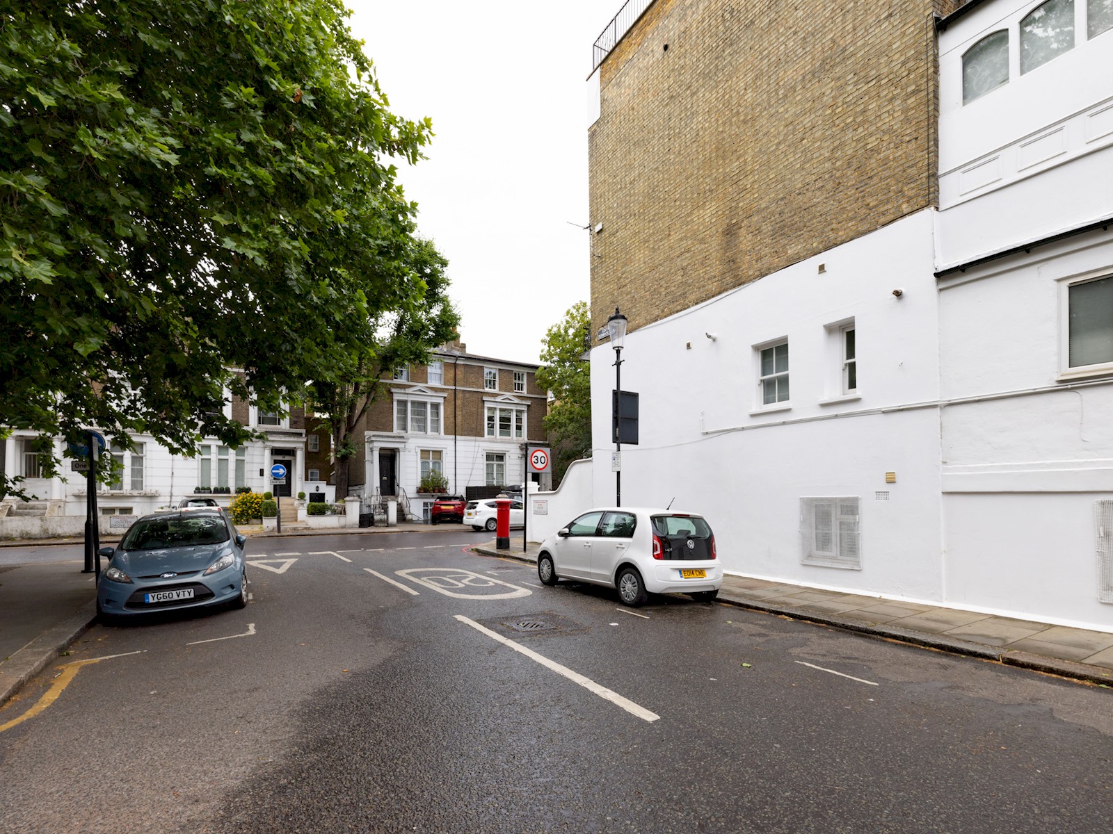 View Chic Apartment, Steps away from King's Rd Chelsea - Pass the Keys in 45D Gunter Grove, SW10 0 UJ, London SW10 0 UJ Chic Apartment, Steps away from King's Rd Chelsea - Pass the Keys in 45D Gunter Grove, SW10 0 UJ, London SW10 0 UJ - Property image 18 - VivreStays