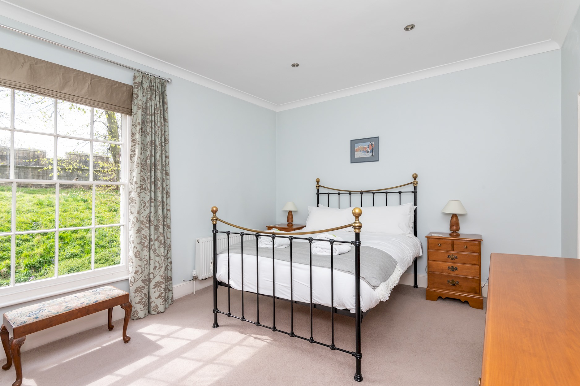 Elegant Grade 2 Listed House Overlooking City Wall - Pass the Keys in 11 Dewsbury Terrace, York, YO1 6HA YO1 6HA - Property image 7 - VivreStays