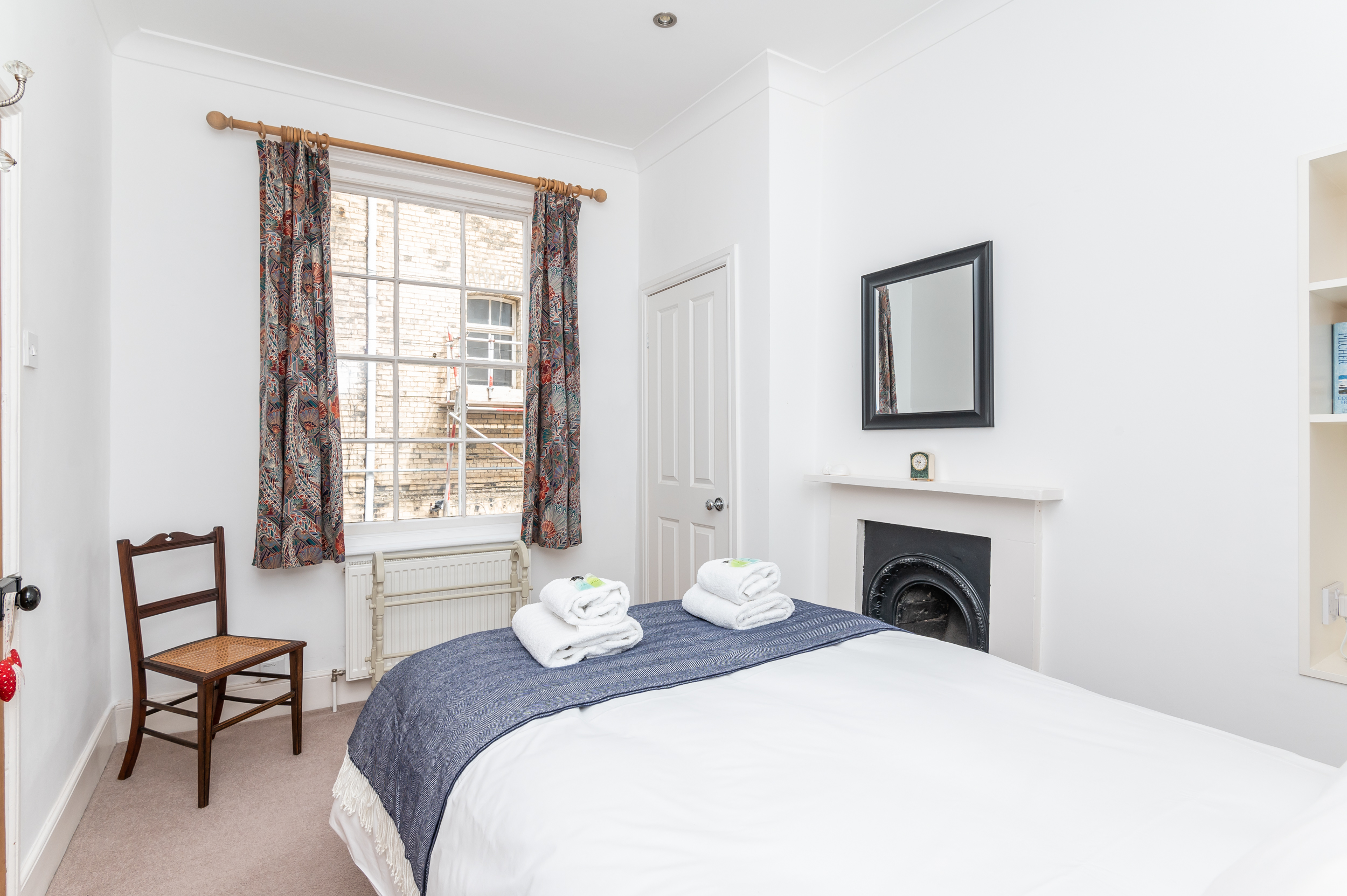Elegant Grade 2 Listed House Overlooking City Wall - Pass the Keys in 11 Dewsbury Terrace, York, YO1 6HA YO1 6HA - Property image 12 - VivreStays