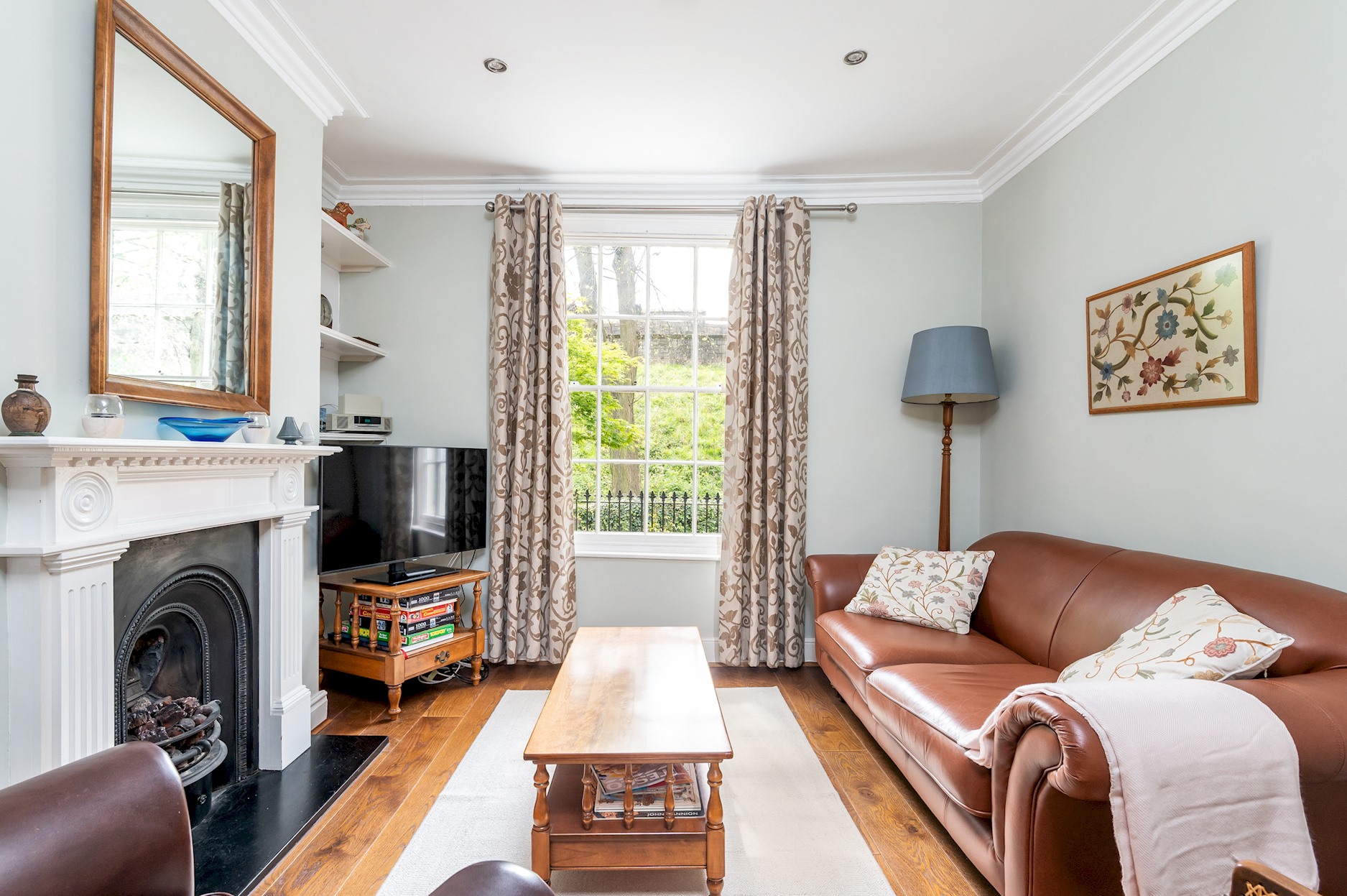 Elegant Grade 2 Listed House Overlooking City Wall - Pass the Keys serviced apartment - York - VivreStays