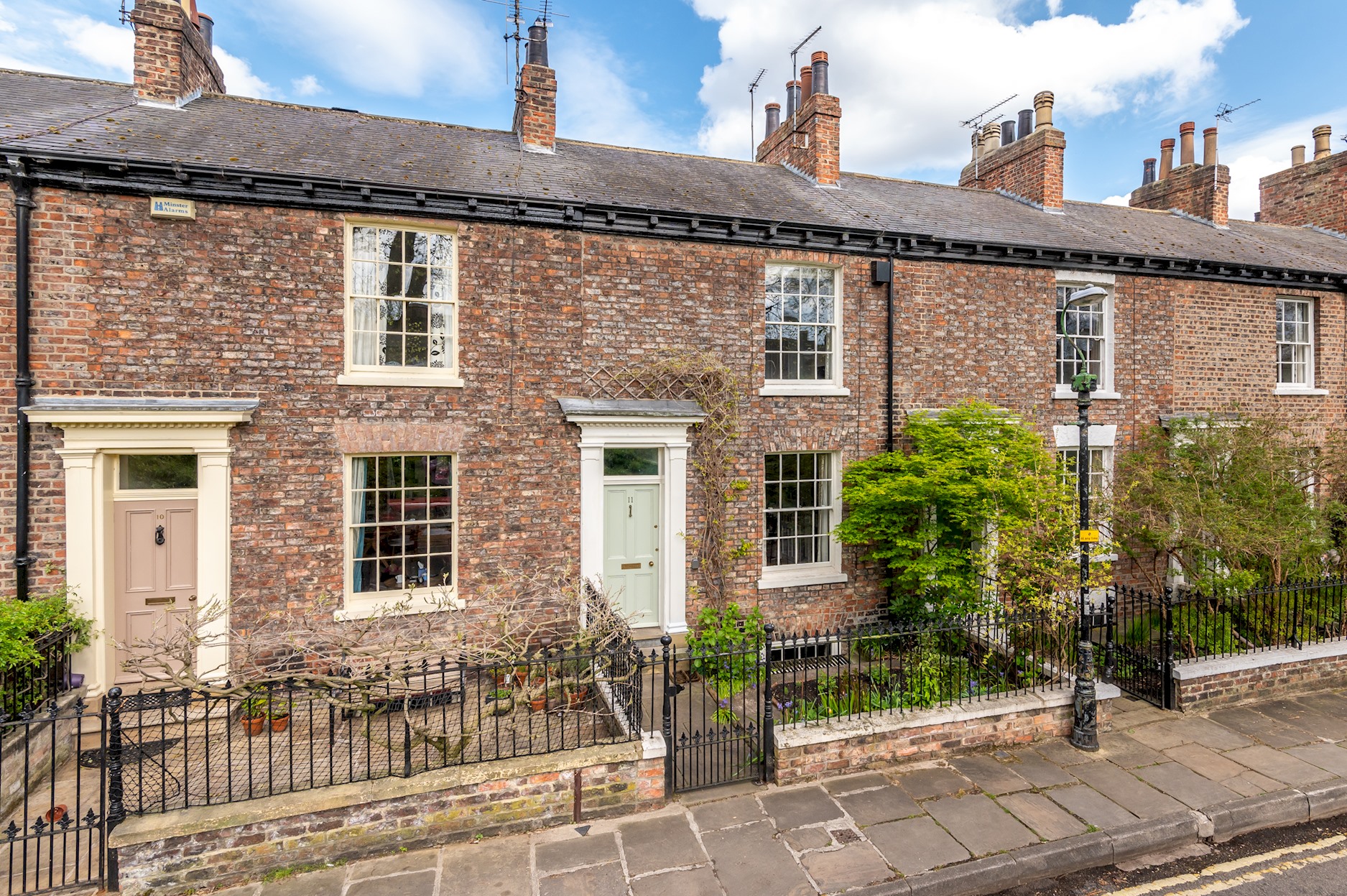 Elegant Grade 2 Listed House Overlooking City Wall - Pass the Keys in 11 Dewsbury Terrace, York, YO1 6HA YO1 6HA - Property image 17 - VivreStays
