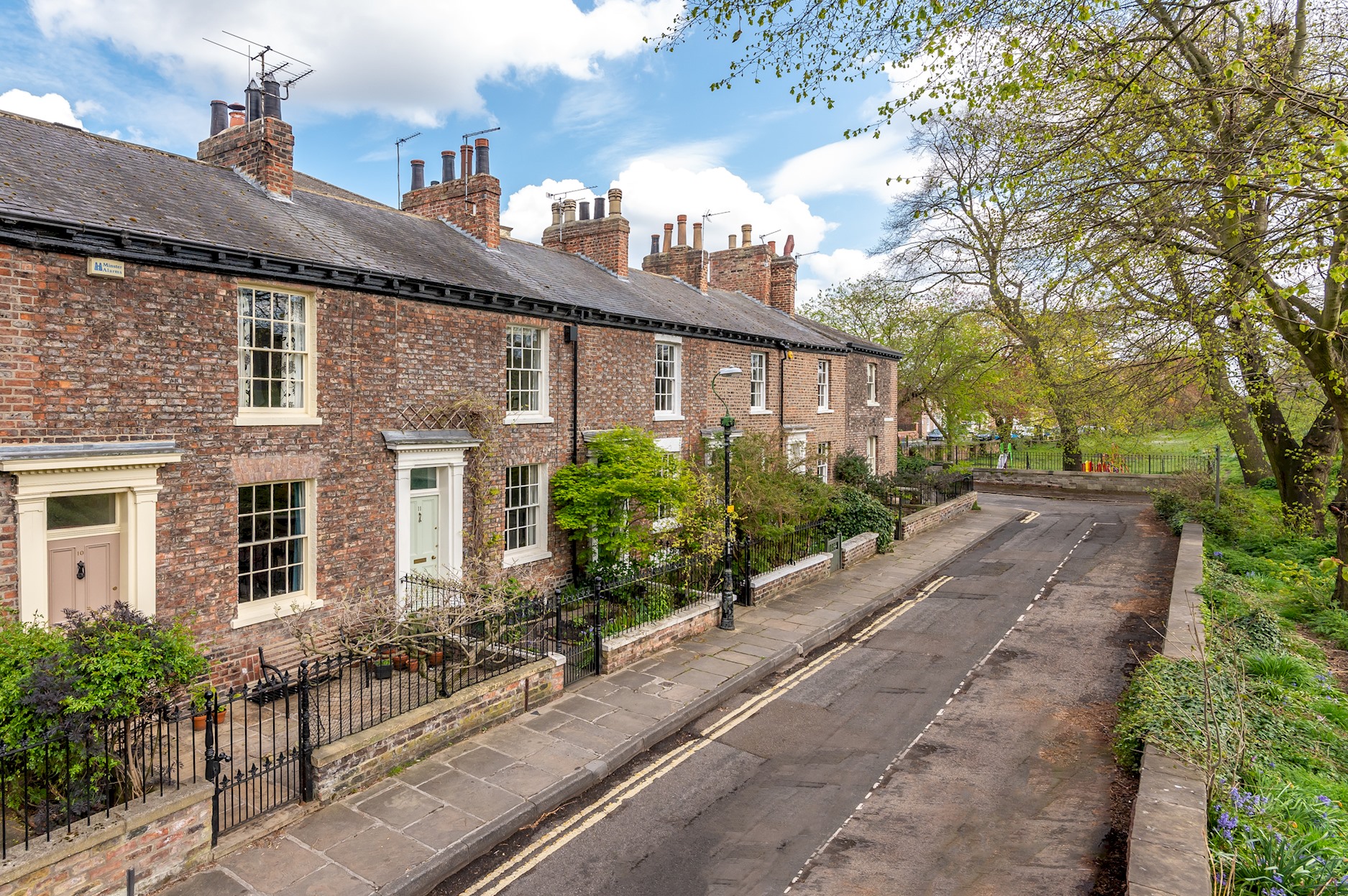 Elegant Grade 2 Listed House Overlooking City Wall - Pass the Keys in 11 Dewsbury Terrace, York, YO1 6HA YO1 6HA - Property image 20 - VivreStays