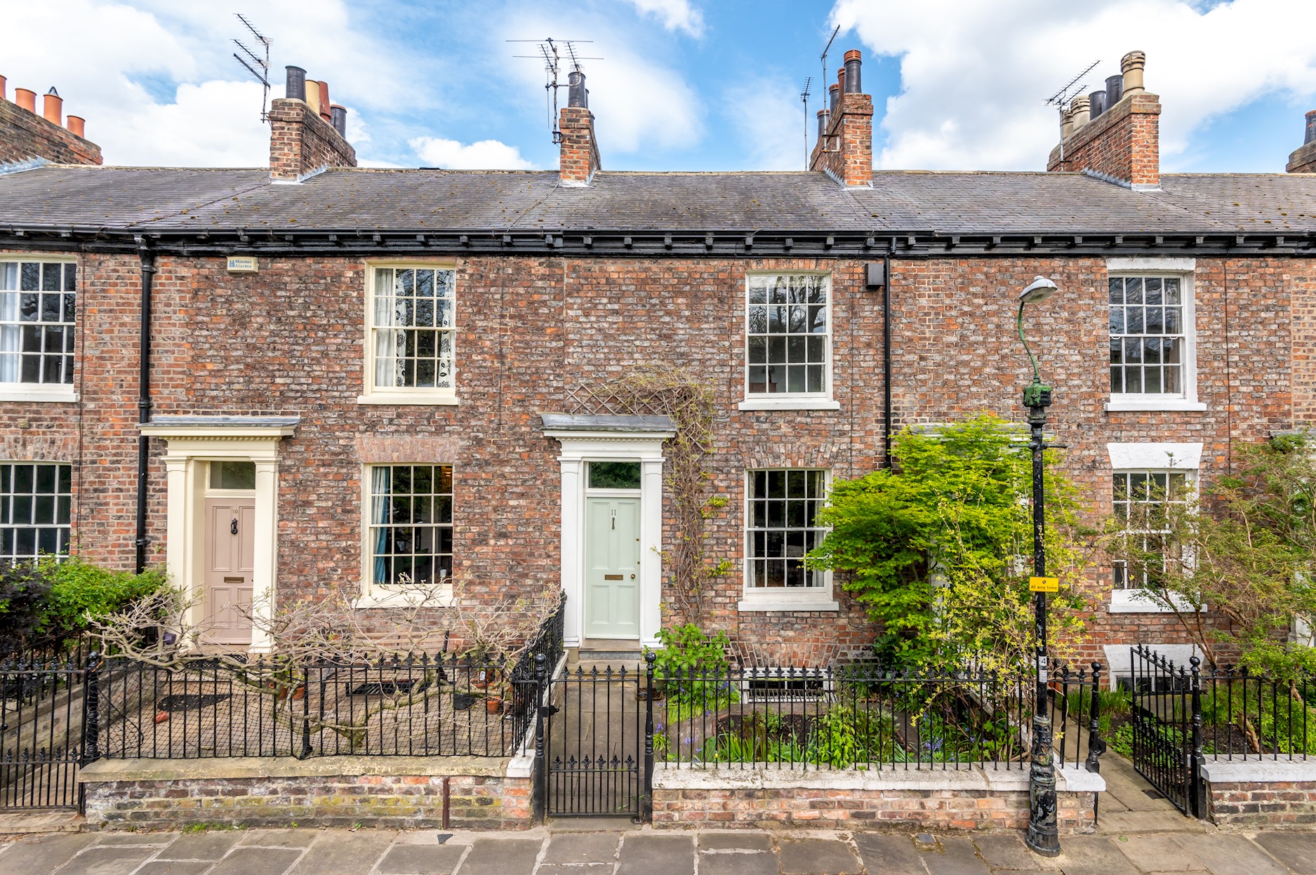 Elegant Grade 2 Listed House Overlooking City Wall - Pass the Keys in 11 Dewsbury Terrace, York, YO1 6HA YO1 6HA - Property image 19 - VivreStays