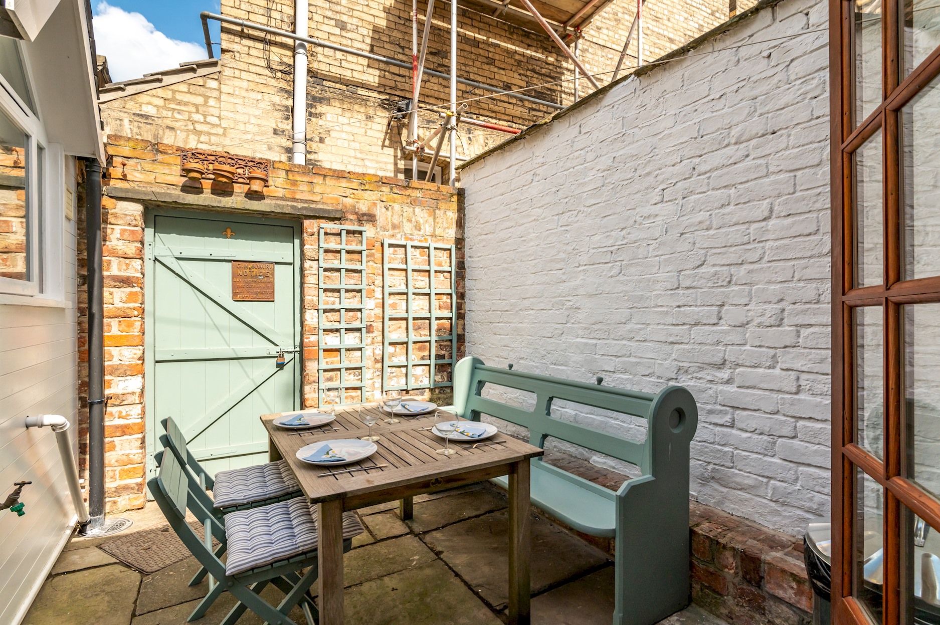 Elegant Grade 2 Listed House Overlooking City Wall - Pass the Keys in 11 Dewsbury Terrace, York, YO1 6HA YO1 6HA - Property image 22 - VivreStays