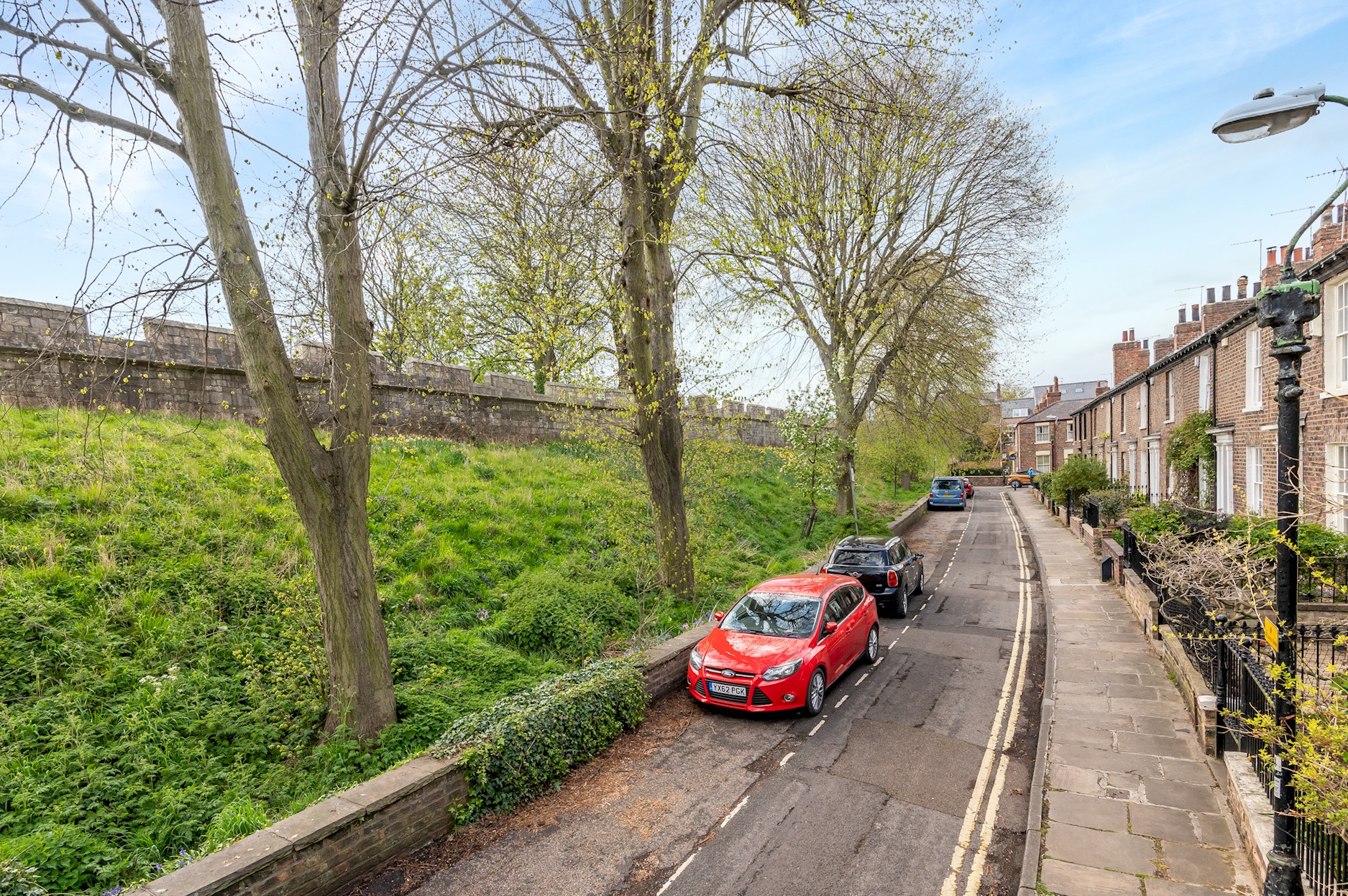 Elegant Grade 2 Listed House Overlooking City Wall - Pass the Keys in 11 Dewsbury Terrace, York, YO1 6HA YO1 6HA - Property image 18 - VivreStays