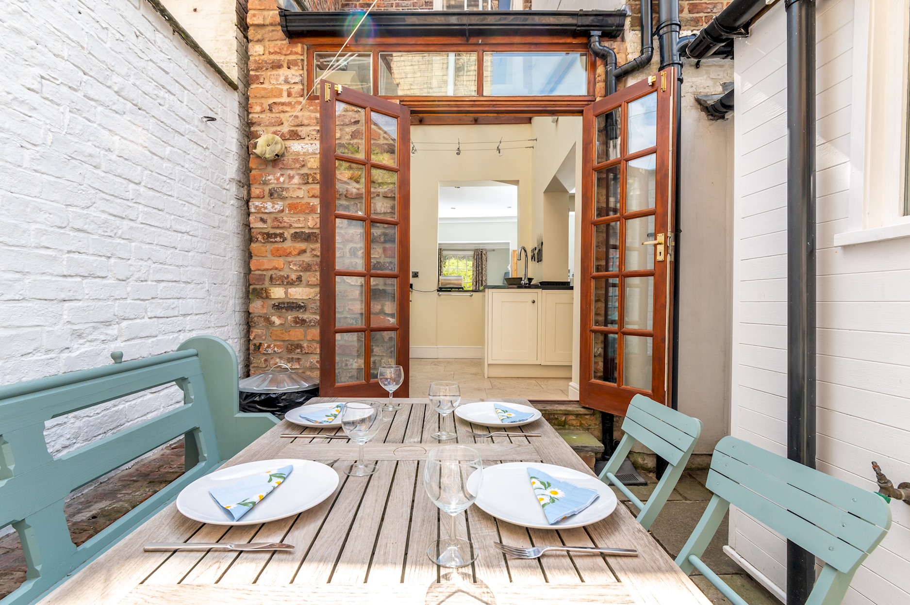 Elegant Grade 2 Listed House Overlooking City Wall - Pass the Keys in 11 Dewsbury Terrace, York, YO1 6HA YO1 6HA - Property image 23 - VivreStays