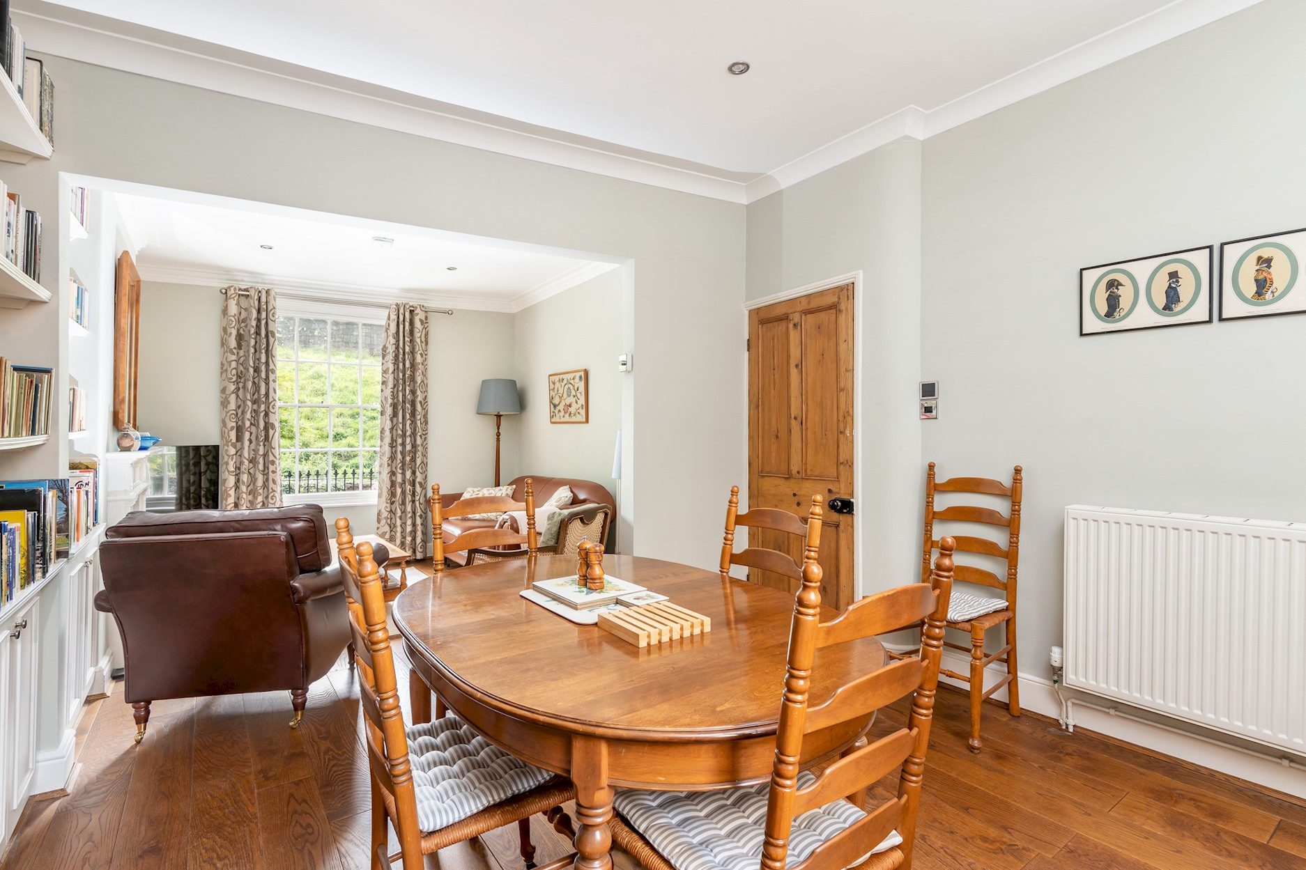 Elegant Grade 2 Listed House Overlooking City Wall - Pass the Keys in 11 Dewsbury Terrace, York, YO1 6HA YO1 6HA - Property image 16 - VivreStays