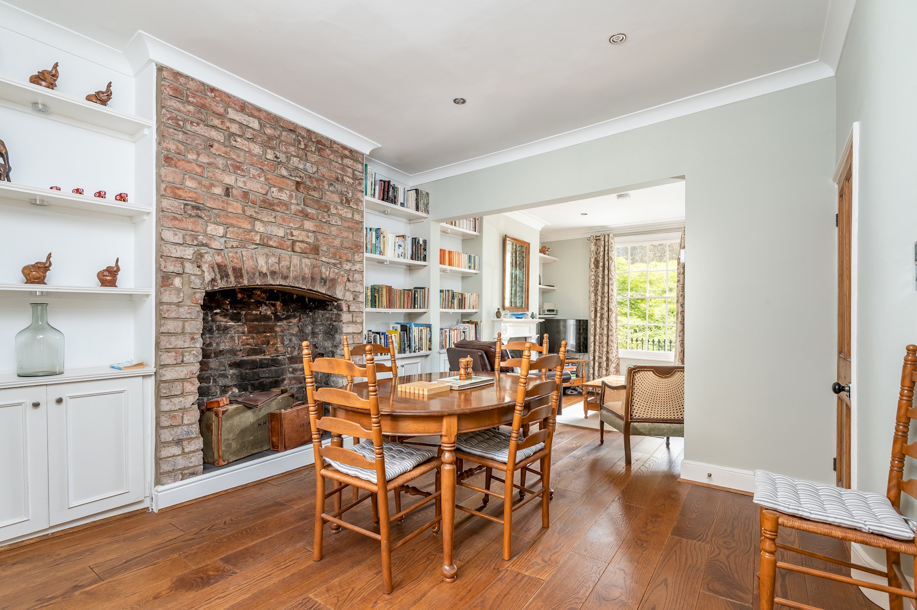 Elegant Grade 2 Listed House Overlooking City Wall - Pass the Keys in 11 Dewsbury Terrace, York, YO1 6HA YO1 6HA - Property image 15 - VivreStays