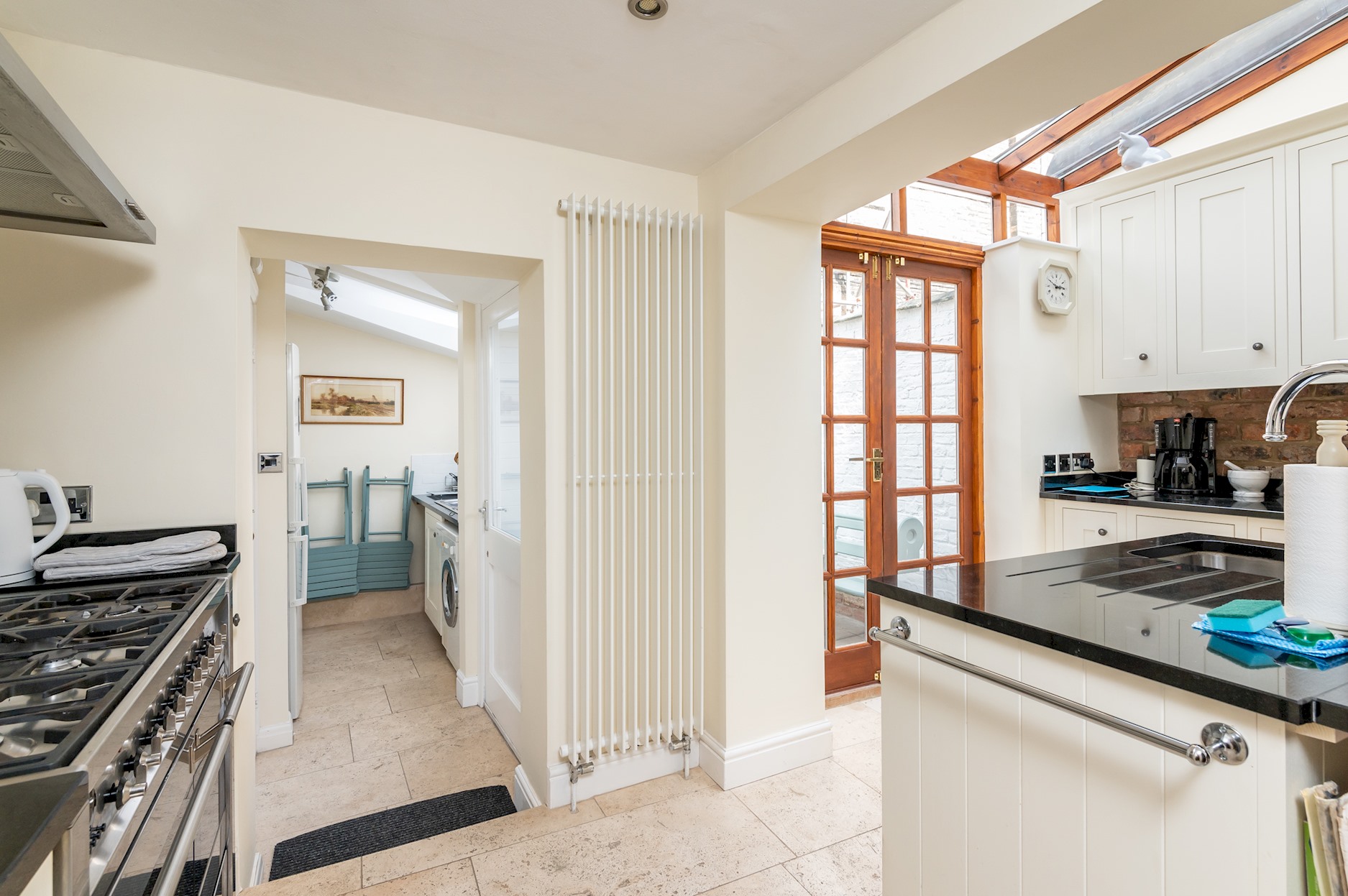 Elegant Grade 2 Listed House Overlooking City Wall - Pass the Keys in 11 Dewsbury Terrace, York, YO1 6HA YO1 6HA - Property image 5 - VivreStays