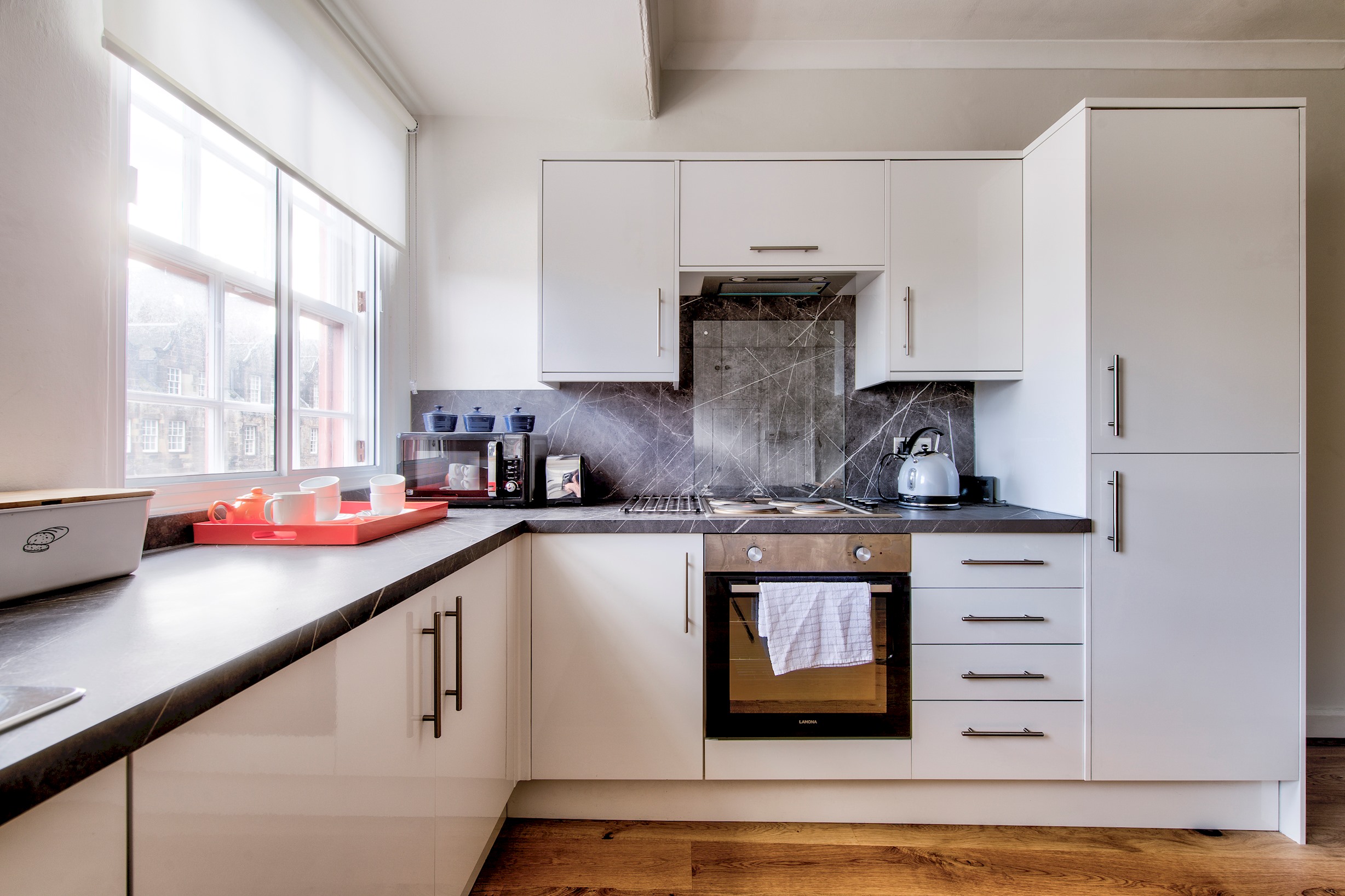 Modern Royal Mile 2 bed Flat Edinburgh - Pass the Keys in 457/8 Lawnmarket Eh1 2Nt - Property image 8 - VivreStays