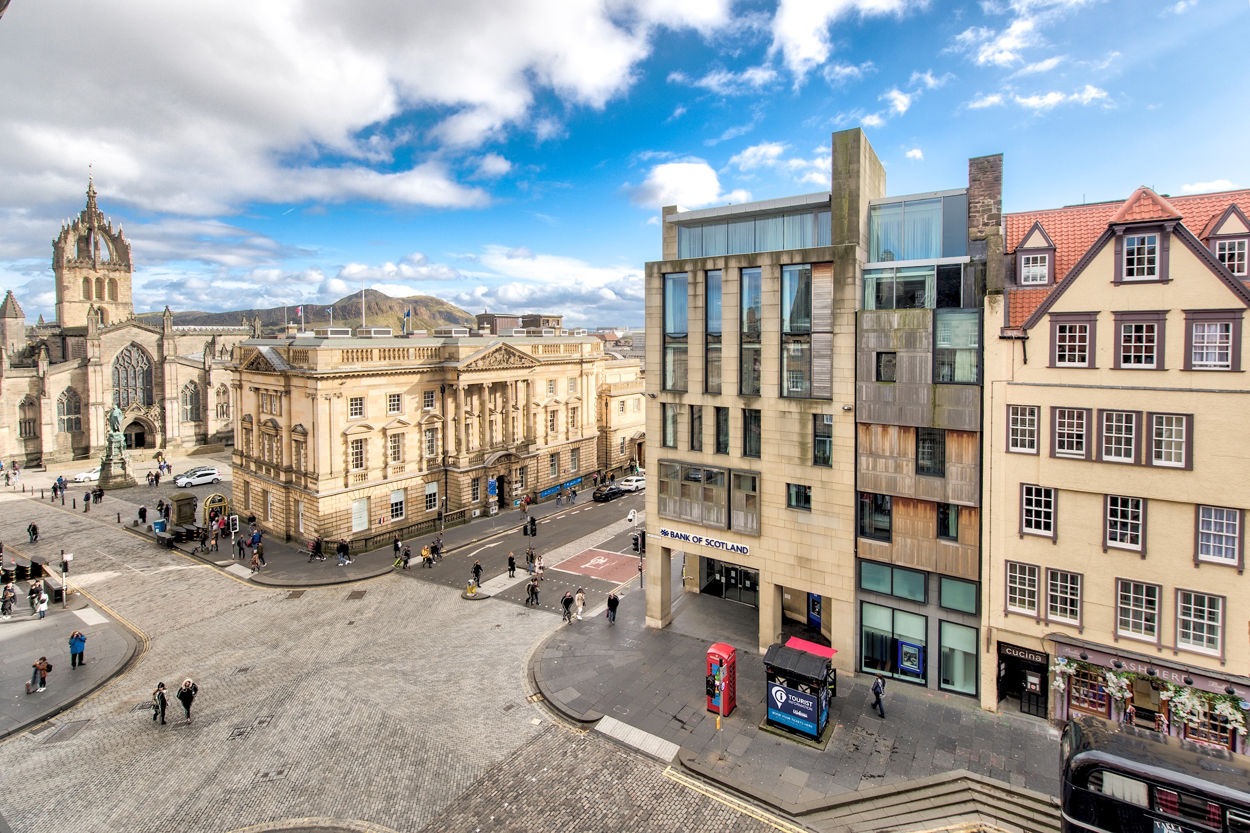 Modern Royal Mile 2 bed Flat Edinburgh - Pass the Keys in 457/8 Lawnmarket Eh1 2Nt - Property image 4 - VivreStays