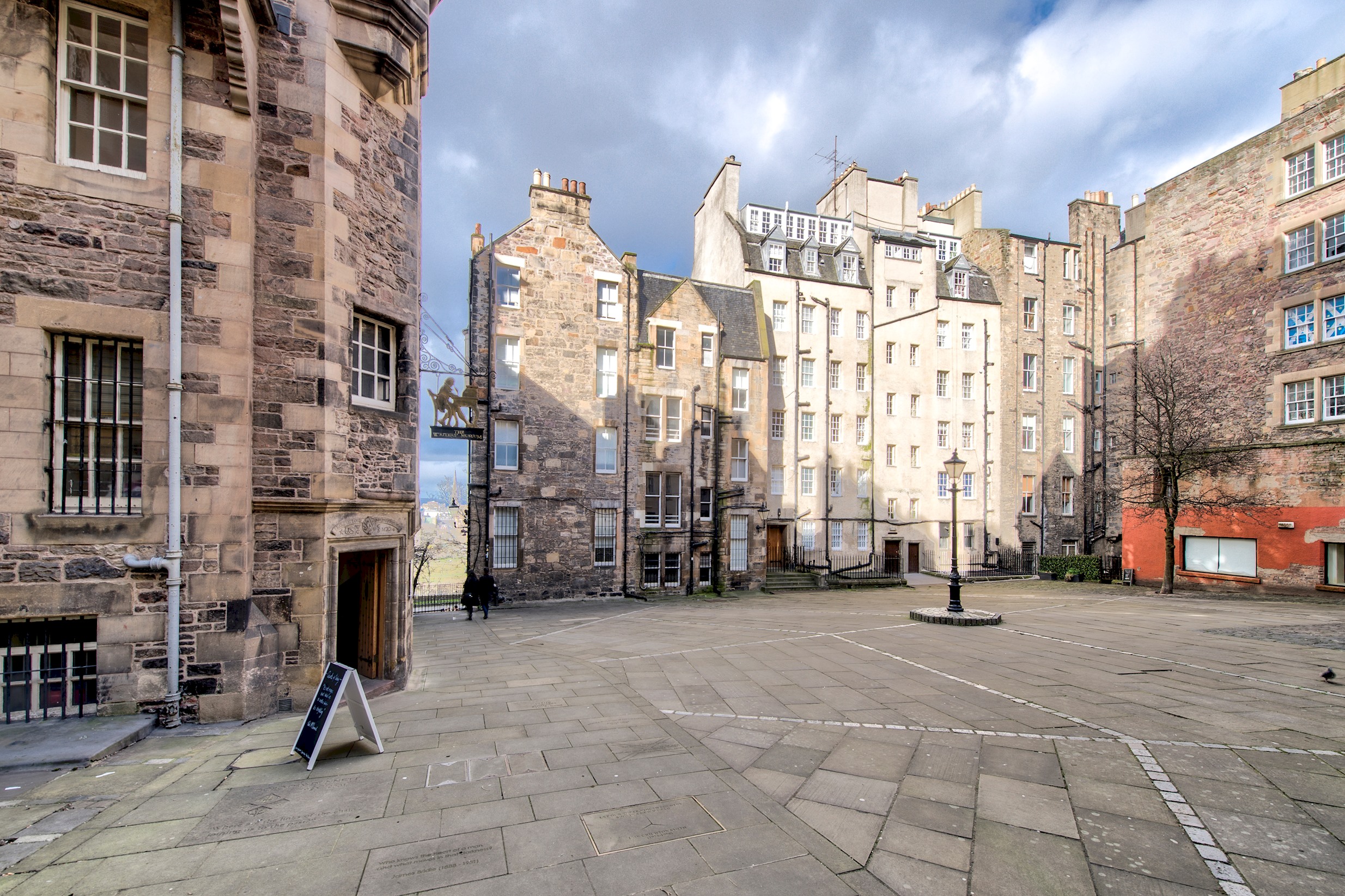 Modern Royal Mile 2 bed Flat Edinburgh - Pass the Keys in 457/8 Lawnmarket Eh1 2Nt - Property image 17 - VivreStays