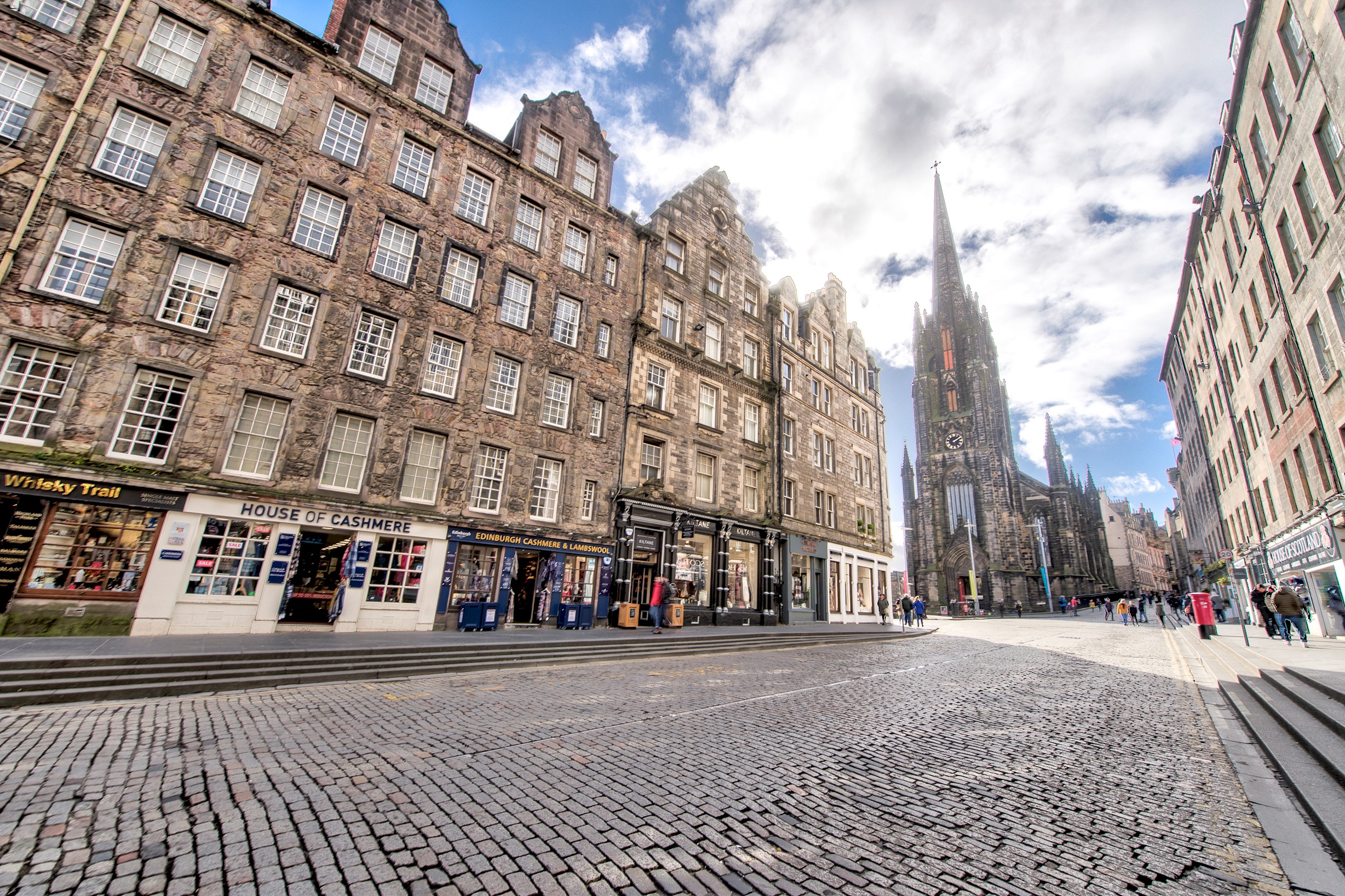 Modern Royal Mile 2 bed Flat Edinburgh - Pass the Keys in 457/8 Lawnmarket Eh1 2Nt - Property image 6 - VivreStays