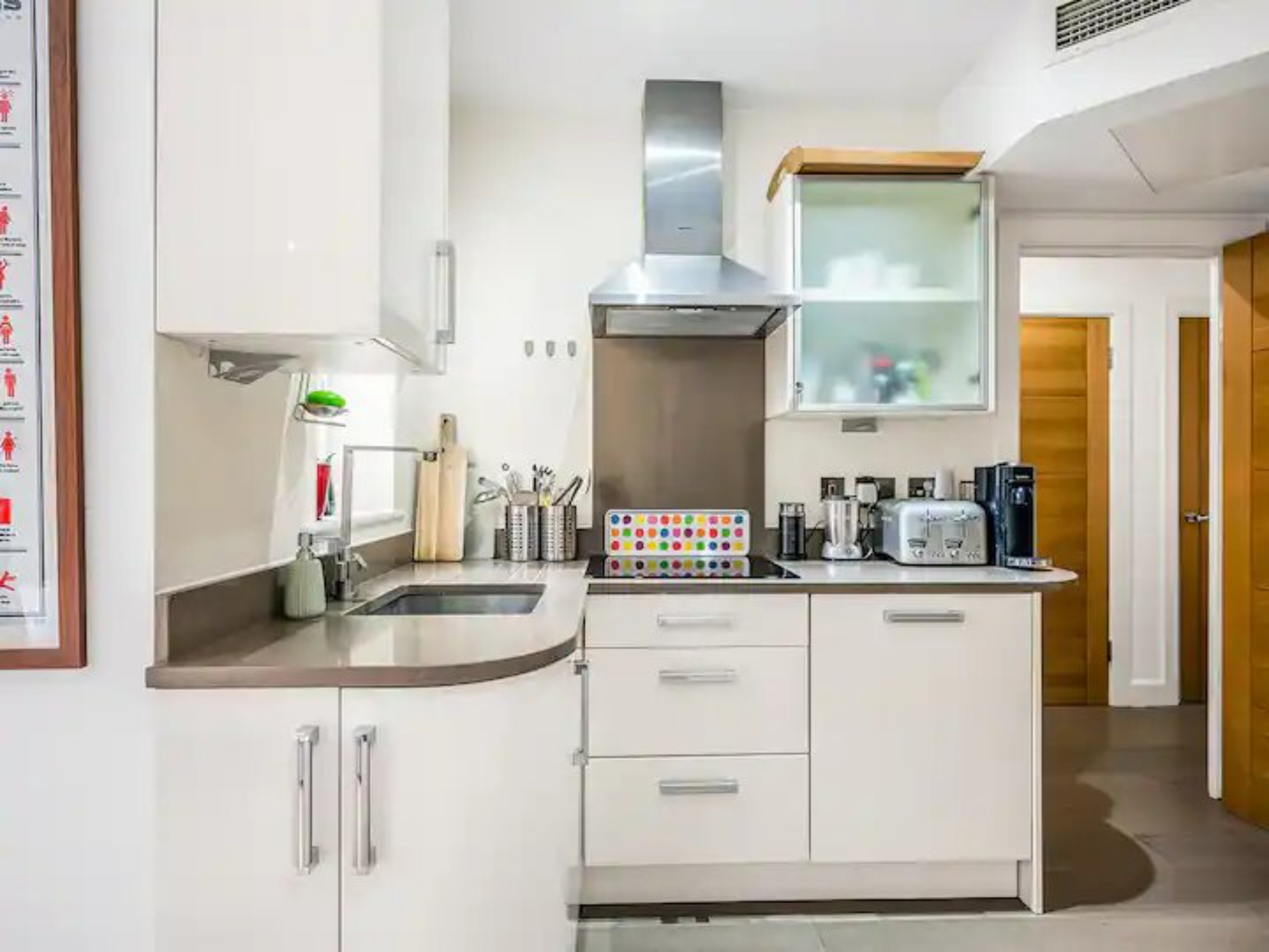 Modern Terrace Apartment in Putney - Pass the Keys in Flat 11, 403 Upper Richmond Road SW15 5QW - Property image 10 - VivreStays